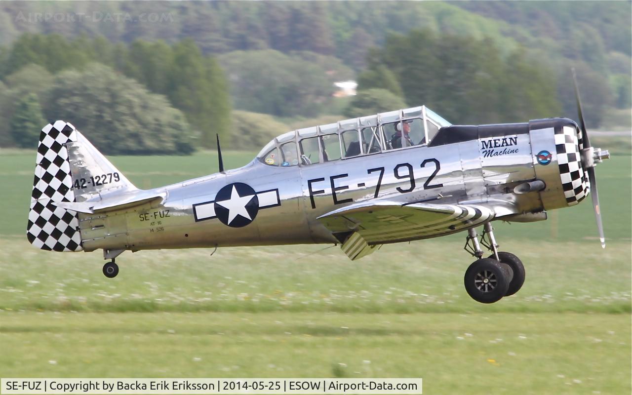 SE-FUZ, 1943 Noorduyn AT-16 Harvard II C/N 14-526, Västerås RollOut Airshow 2014.