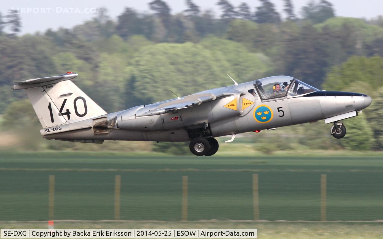 SE-DXG, 1968 Saab Sk60E C/N 60-140, Departing after Västerås RollOut Airshow 2014.