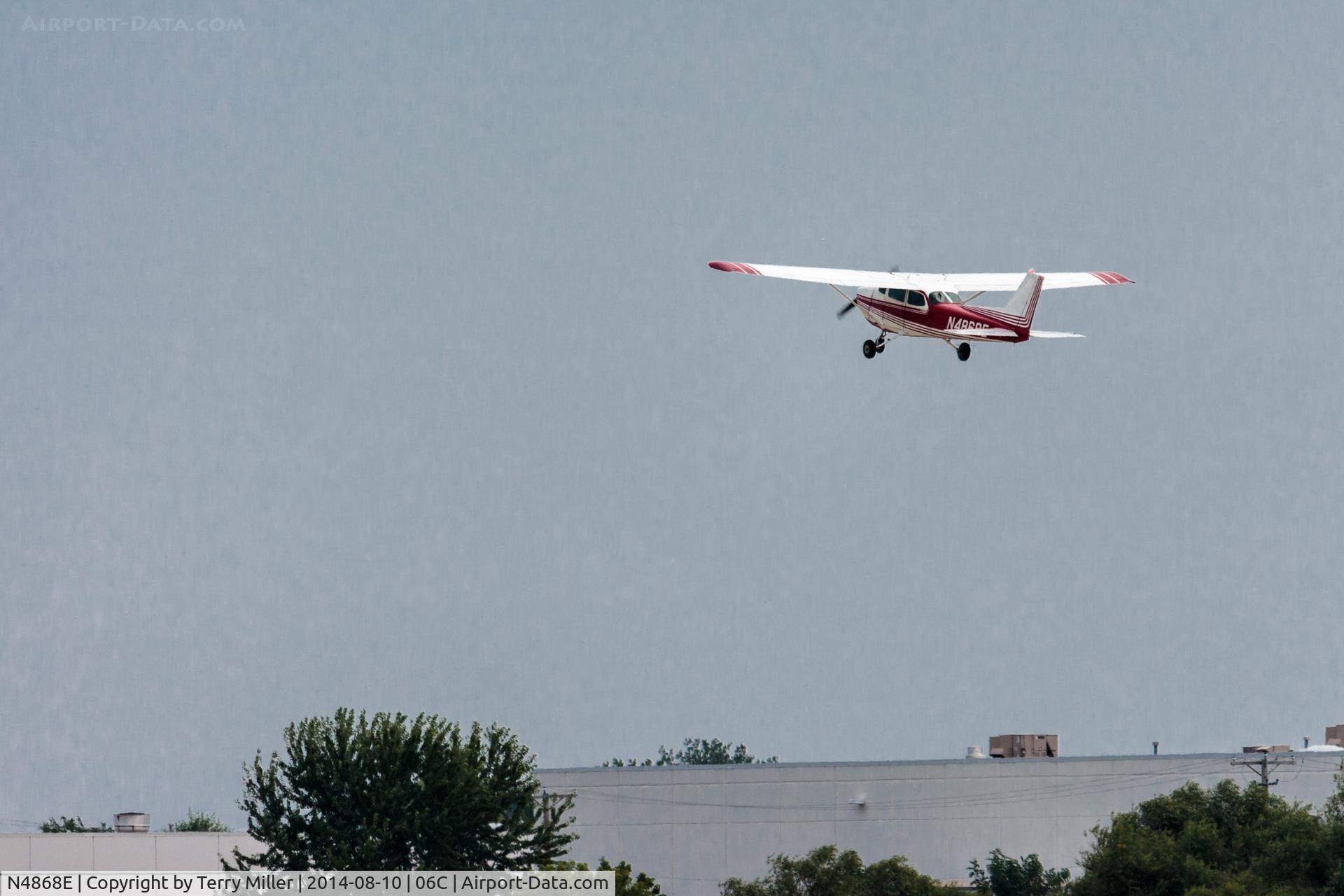 N4868E, 1978 Cessna 172N C/N 17271671, Taking off from Schaumburg