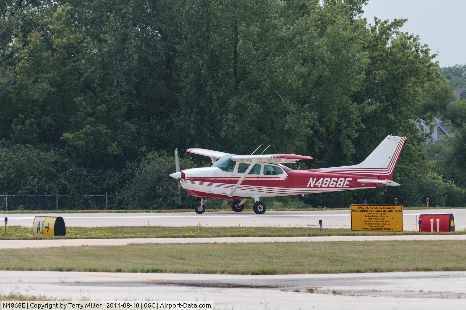 N4868E, 1978 Cessna 172N C/N 17271671, ready for take off from schaumburg airport