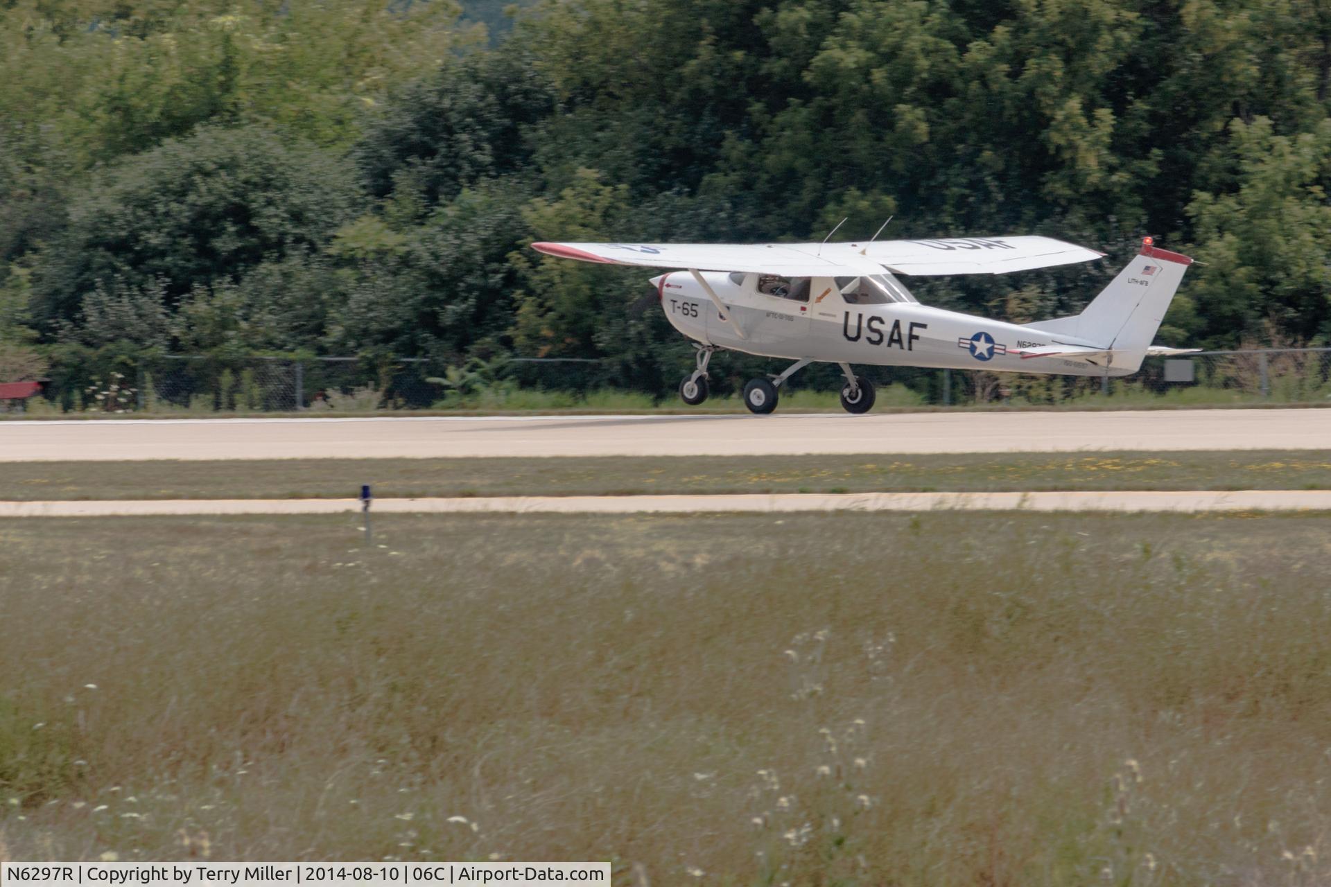 N6297R, 1965 Cessna 150F C/N 15061597, Landing at Schaumburg airport