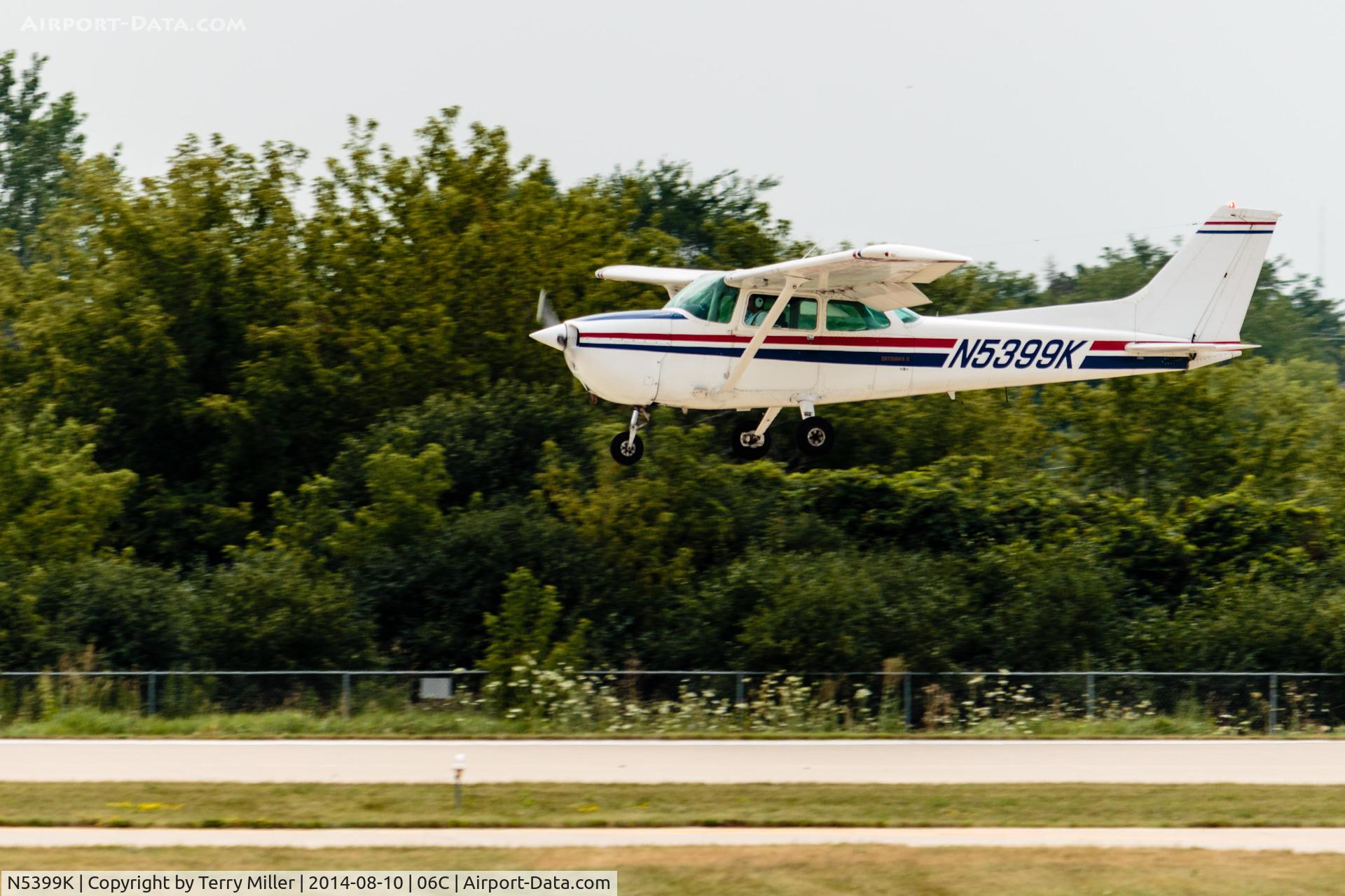 N5399K, 1980 Cessna 172P C/N 17274095, Landing at Schaumburg.