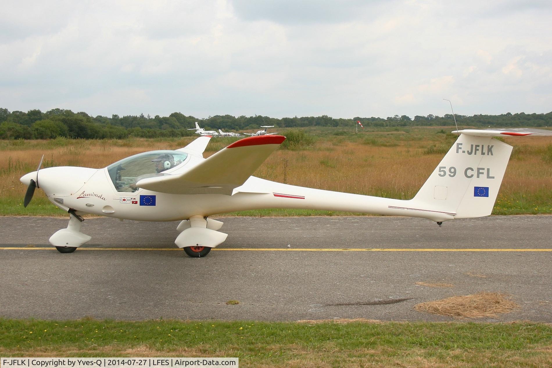 F-JFLK, Urban Air UFM-13 Lambada C/N 59 CLF, Urban Air UFM-13 Lambada, Taxiing after landing rwy 10, Guiscriff airfield (LFES) open day 2014