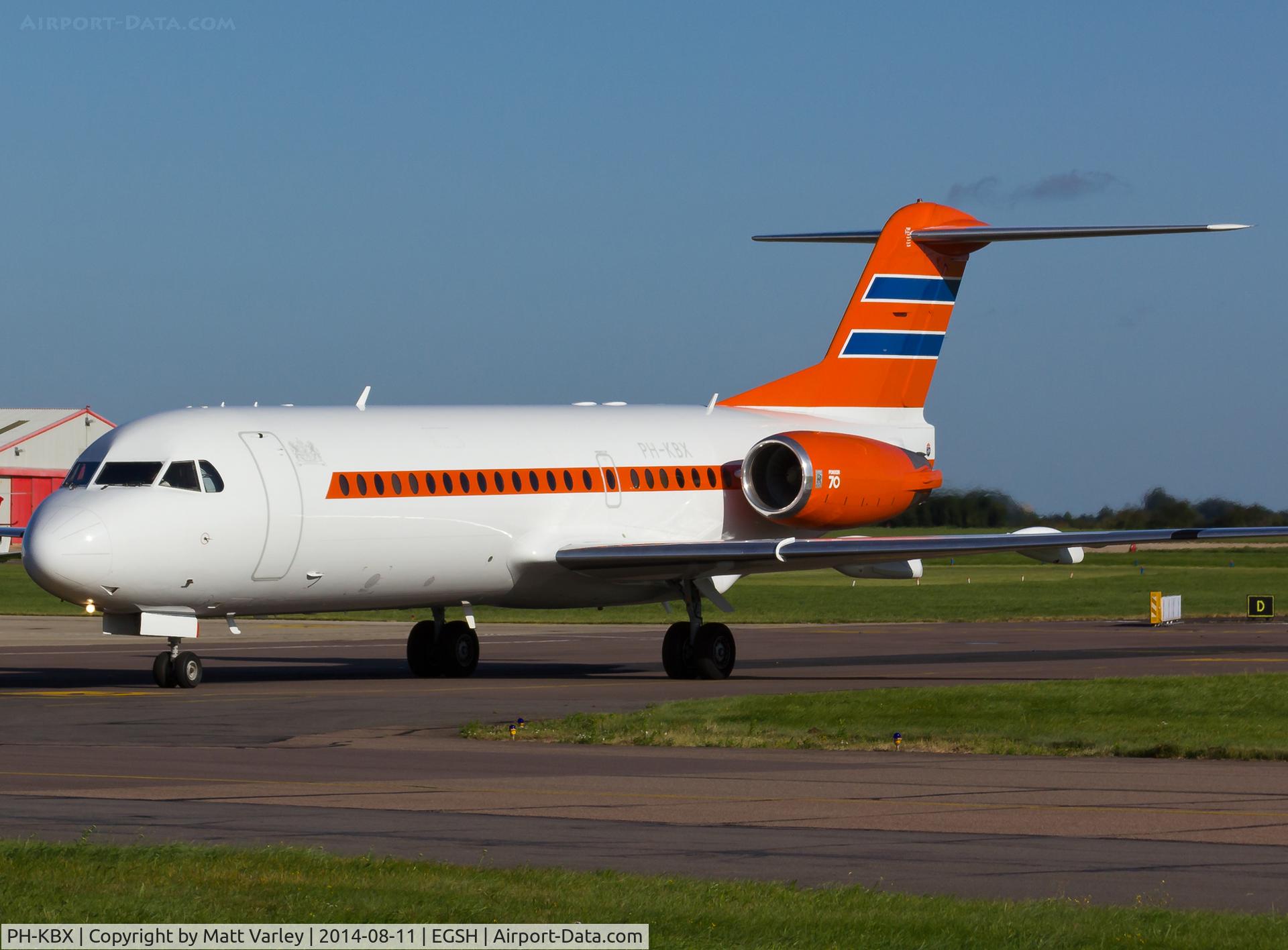 PH-KBX, 1996 Fokker 70 (F-28-0070) C/N 11547, Taxiing down Delta to stand 6 @ NWI....