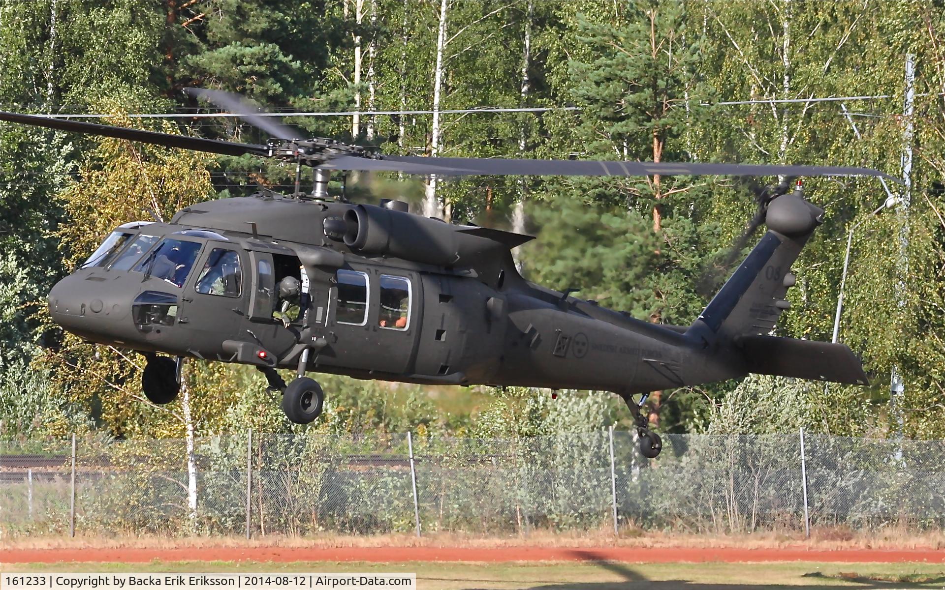 161233, Sikorsky Hkp16A Black Hawk (UH-60M) C/N 11-27233, Landing at the sports ground in Ramnäs, Sweden. This day the sports ground was a base for two Blackhawks and one police helicopter due to the big forest fire in Västmanland.