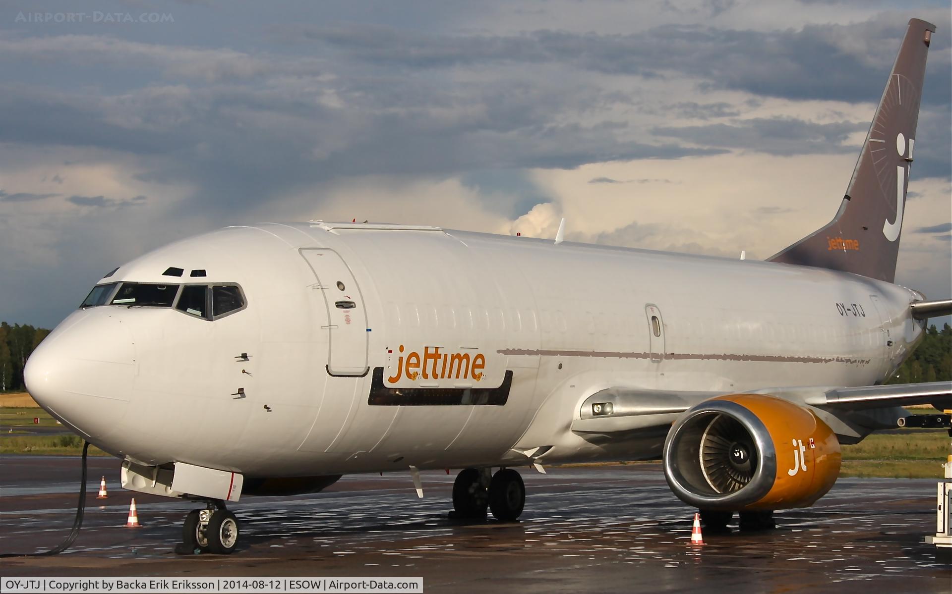 OY-JTJ, 1988 Boeing 737-301F C/N 23741, Day stop at VST.
