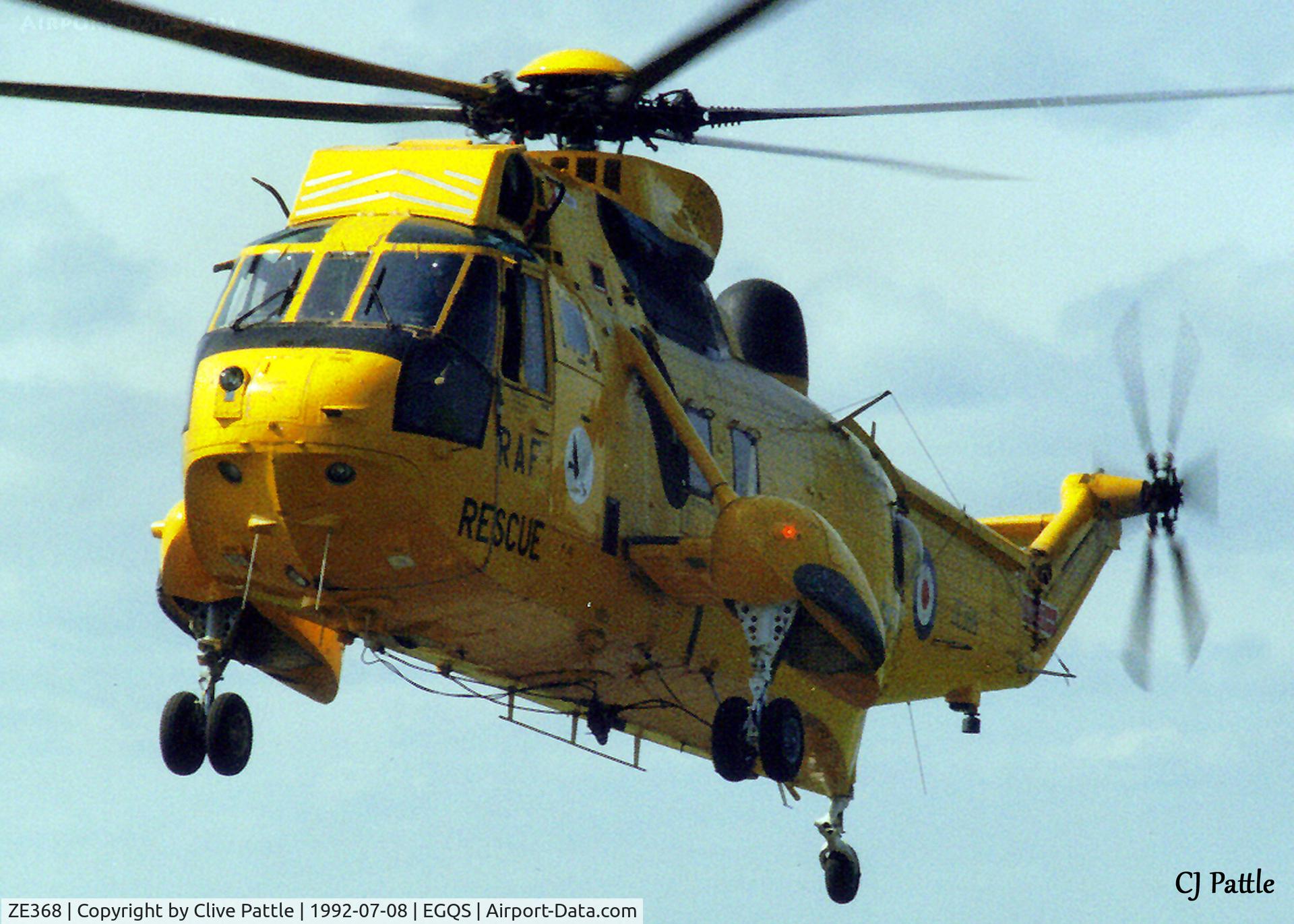 ZE368, 1985 Westland Sea King HAR.3 C/N WA947, Scanned from print. 202 Sqn Seaking HAR.3 ZE368 landing at its base at RAF Lossiemouth, Jul '92