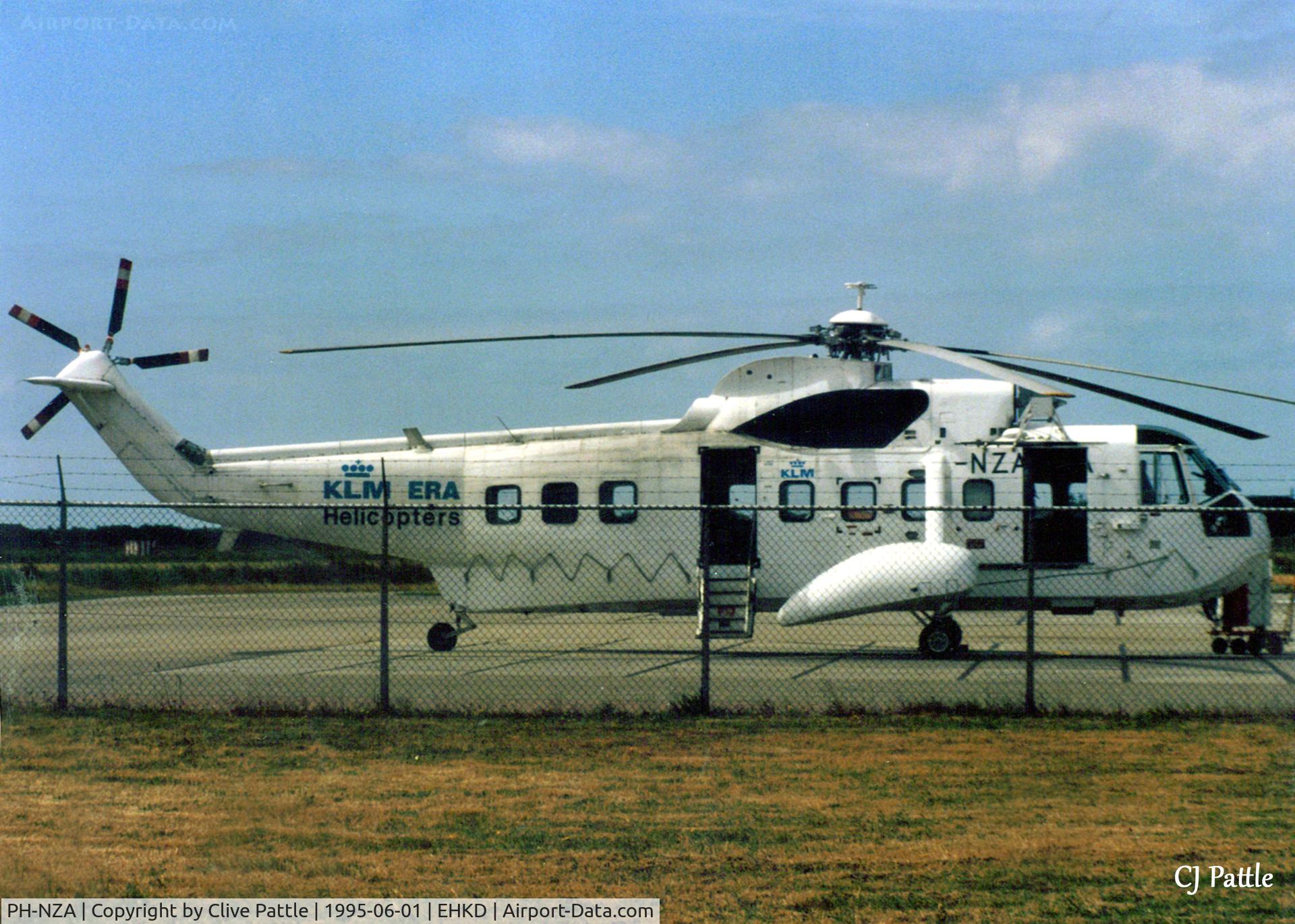 PH-NZA, 1964 Sikorsky S-61 N-3 C/N 61257, Scanned from print. Seaking PH-NZA at Den Helder June 1995