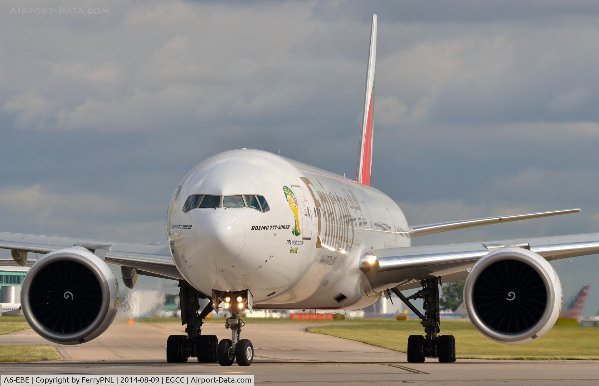 A6-EBE, 2005 Boeing 777-36N/ER C/N 32788, Emirates B773 lining-up.