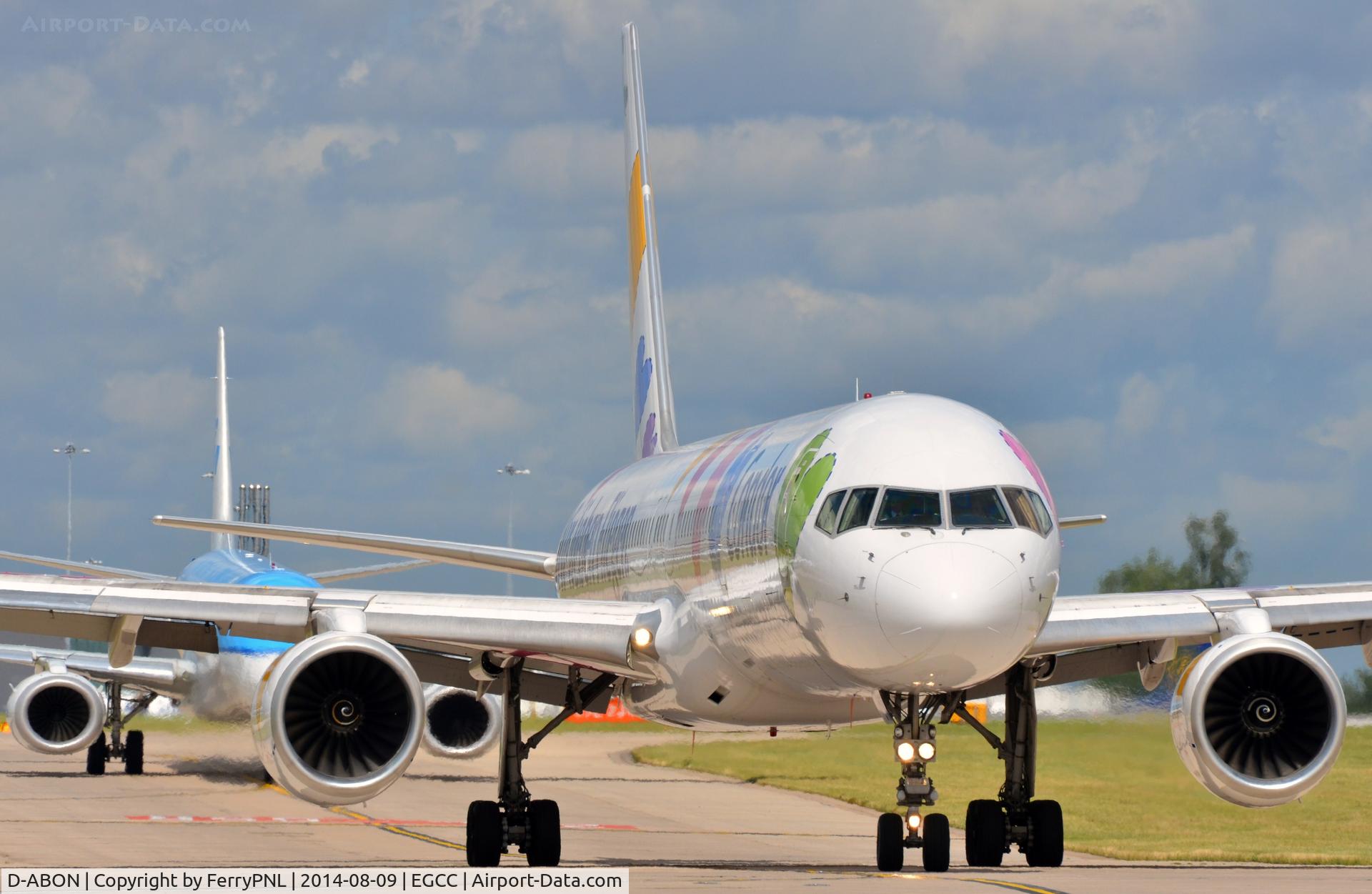 D-ABON, 2000 Boeing 757-330 C/N 29023, Condor B753 lining up