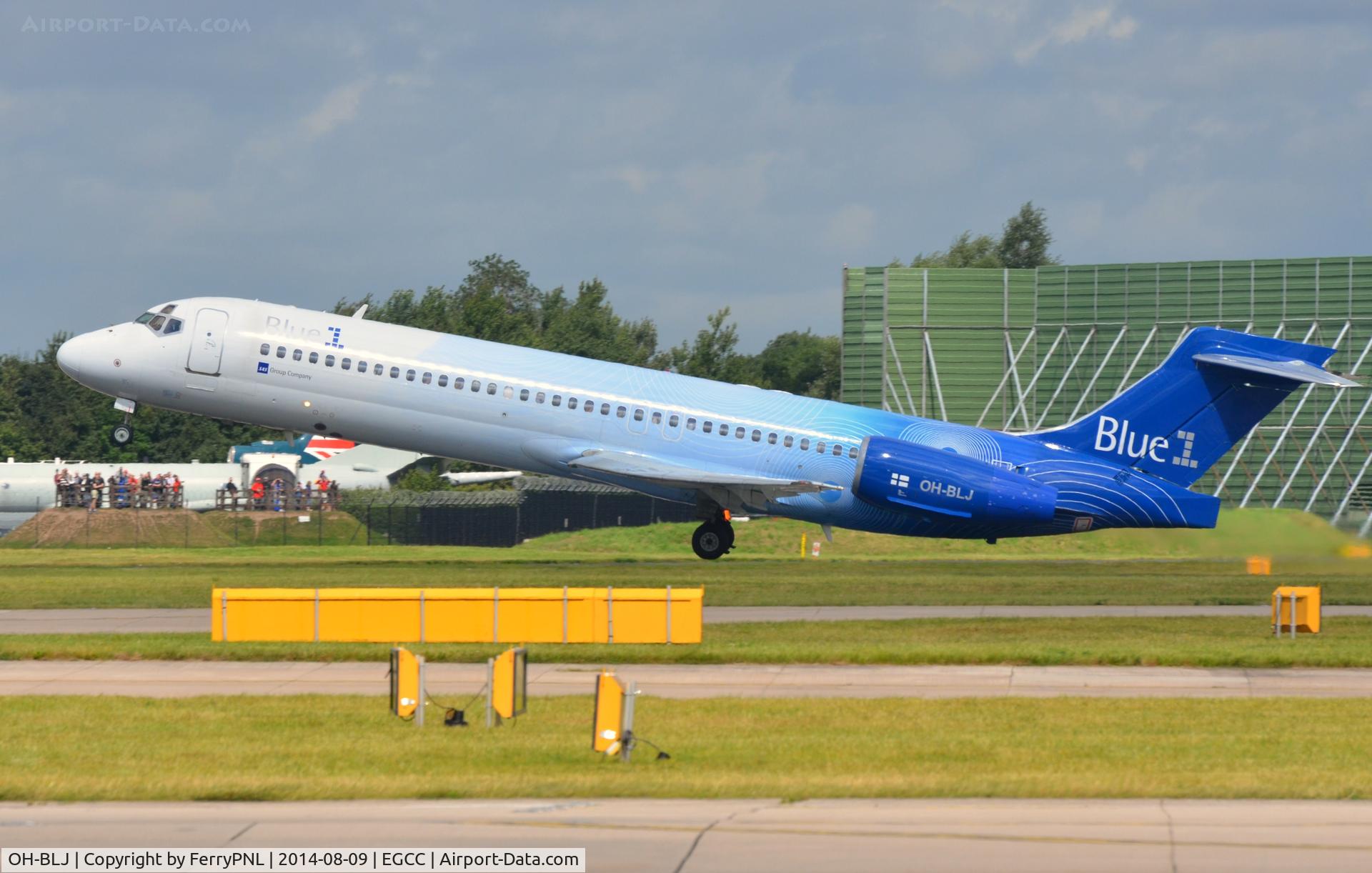 OH-BLJ, 2000 Boeing 717-23S C/N 55065, Blue 1 B717 taking-off
