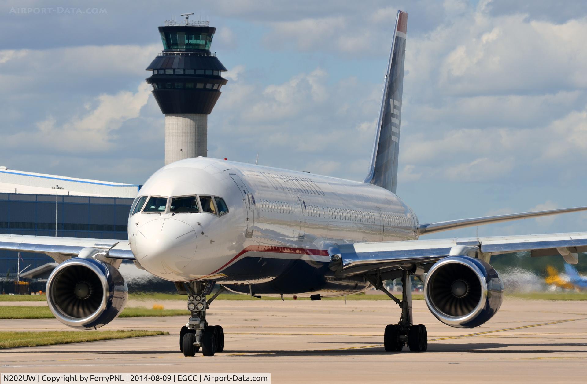 N202UW, 1995 Boeing 757-2B7 C/N 27811, USAir B752 lining-up in MAN