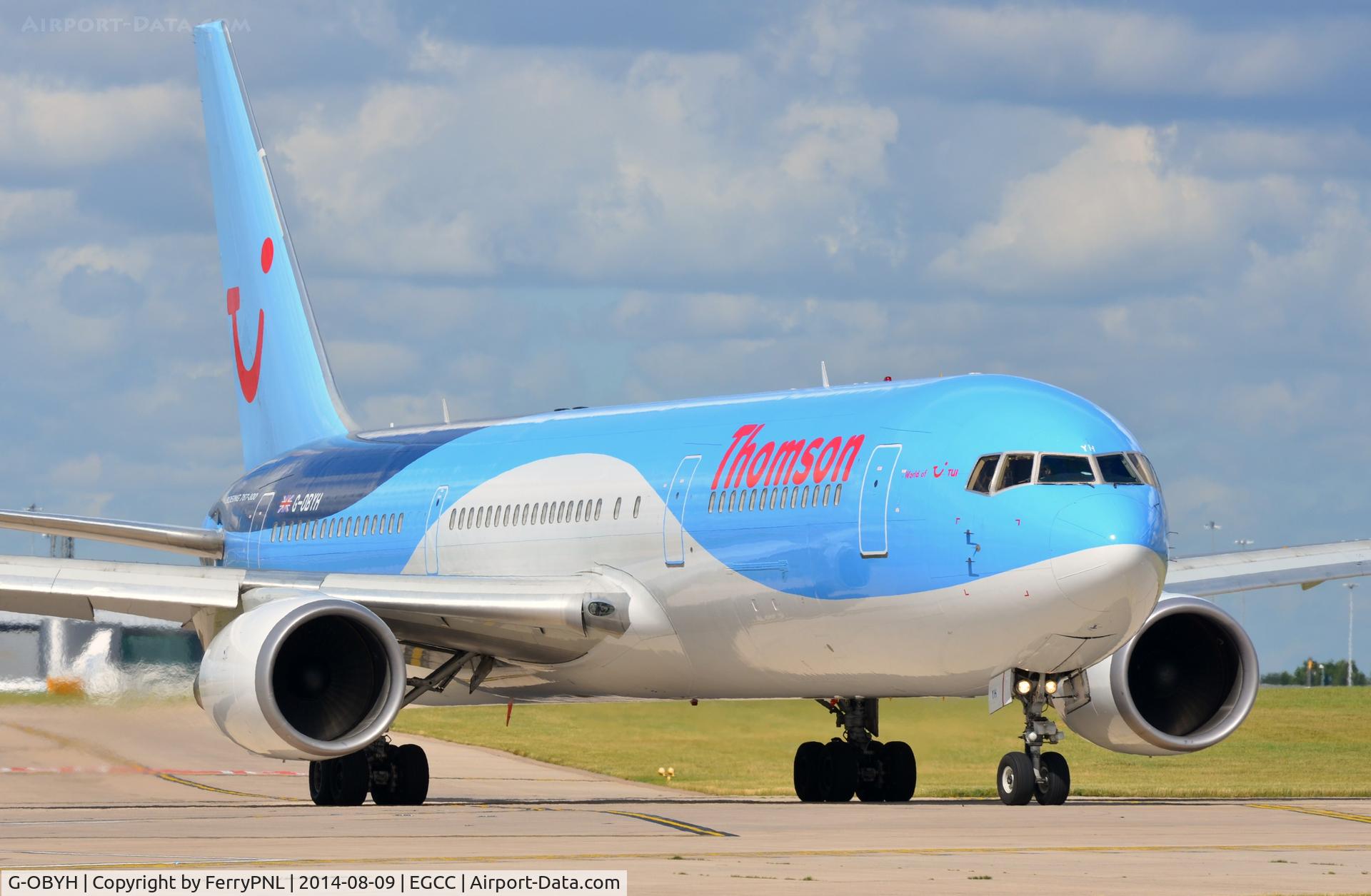 G-OBYH, 1999 Boeing 767-304/ER C/N 28883, Thomson B763 lining-up