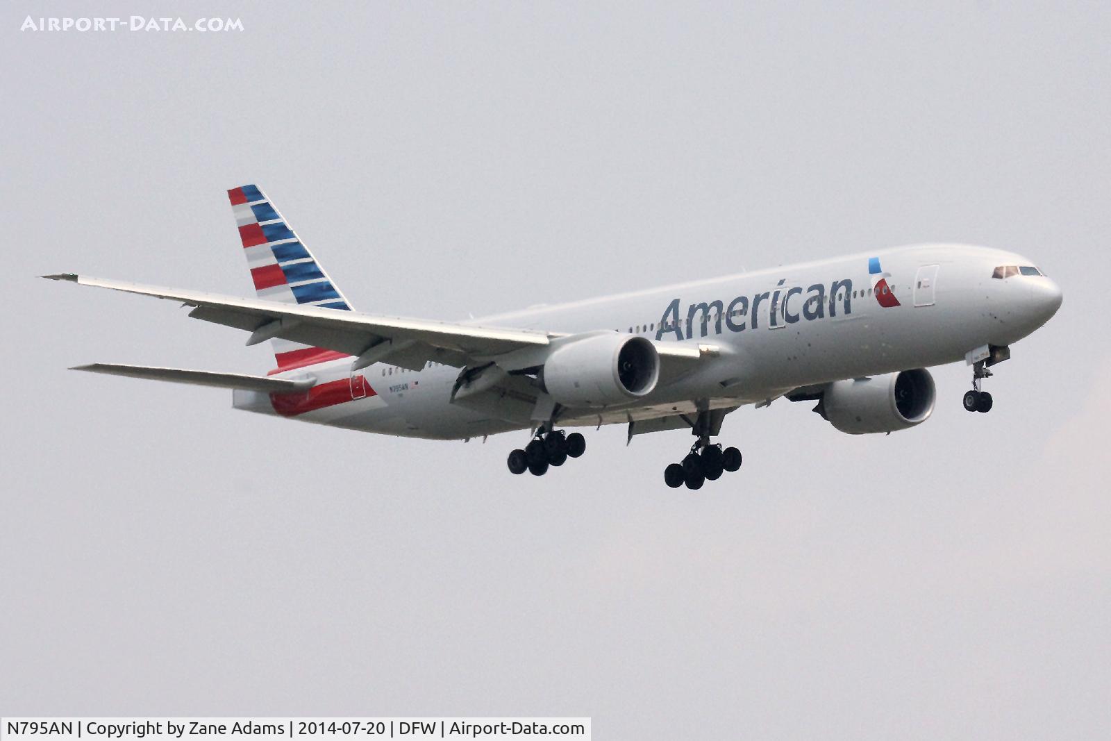 N795AN, 2000 Boeing 777-223 C/N 30257, At DFW Airport