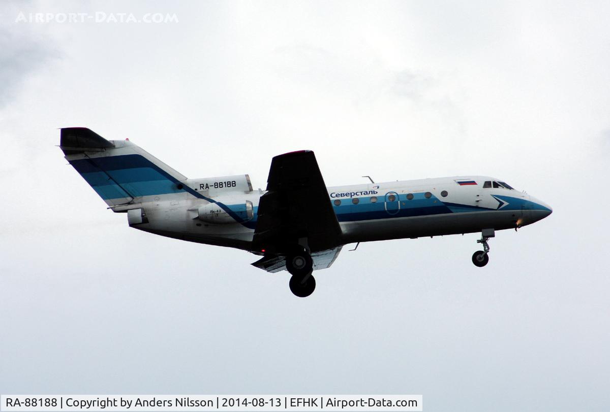 RA-88188, Yakovlev Yak-40 C/N 9620848, On final for runway 15.