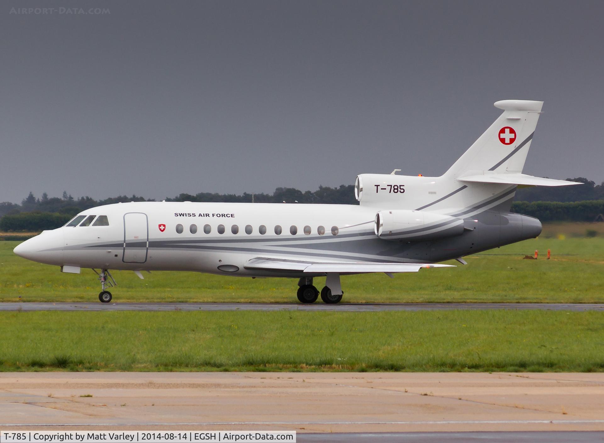T-785, 2007 Dassault Falcon 900EX EASy II C/N 195, Holding @ Delta 1....