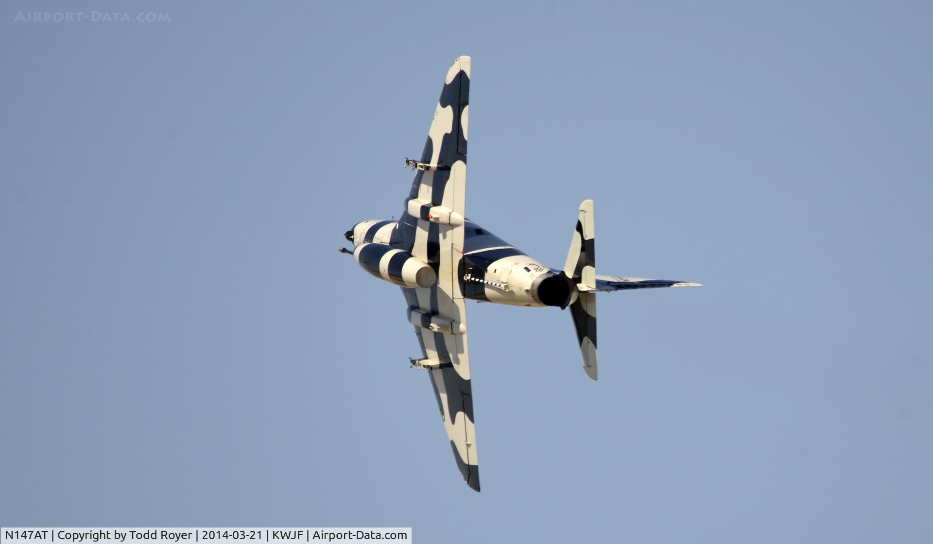 N147AT, 1961 Douglas A4D-2N Skyhawk C/N 12532, Break for landing