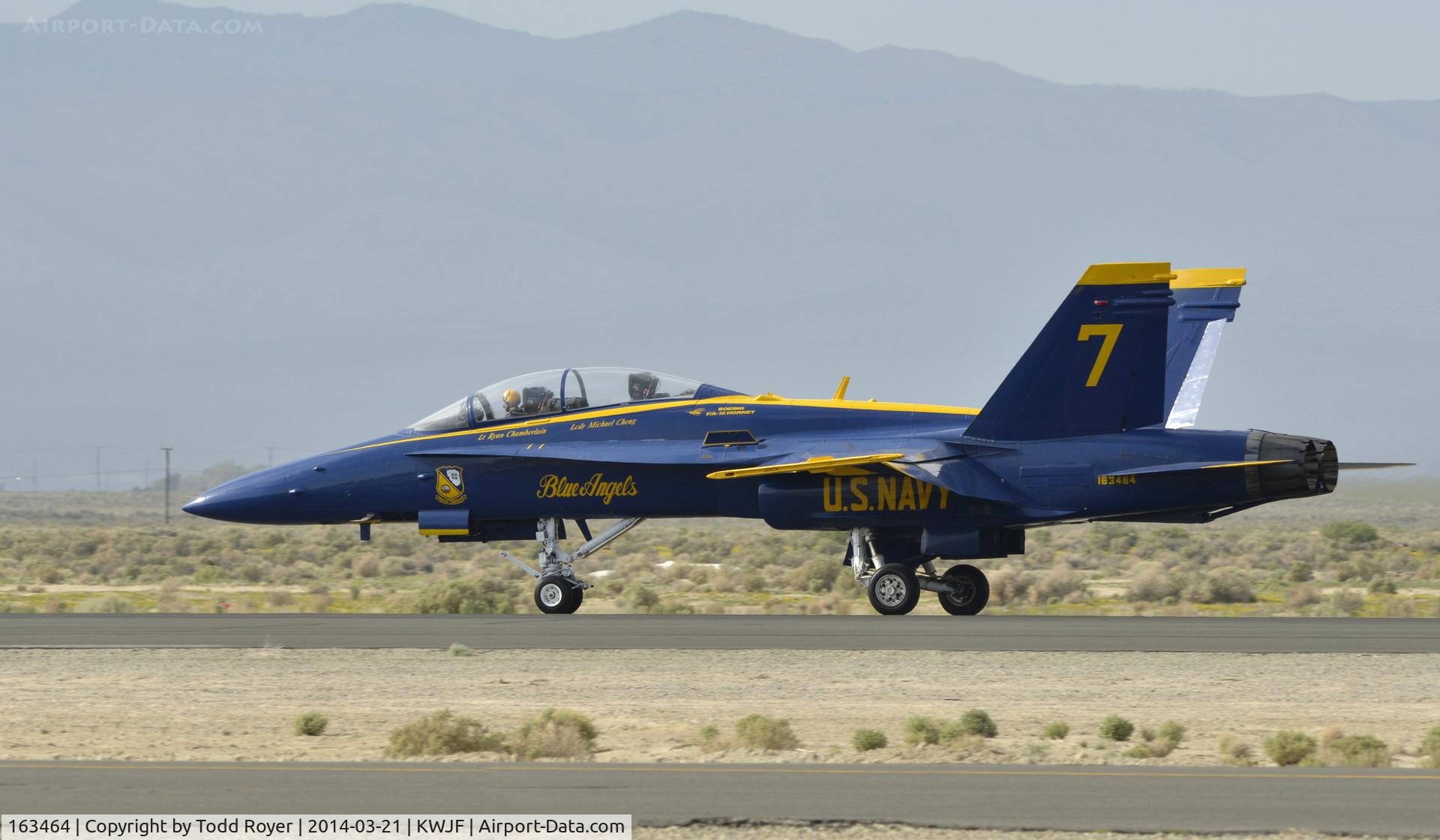 163464, 1988 McDonnell Douglas F/A-18D Hornet C/N 685/D010, Solo pilot taking off after switching planes in middle of performance.