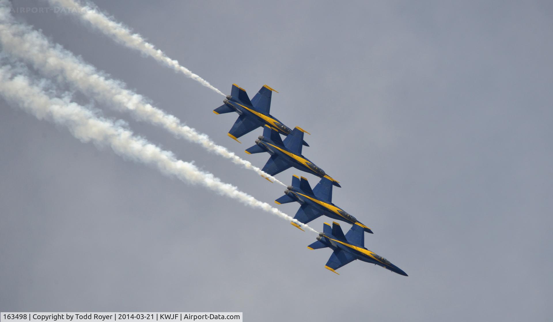 163498, 1988 McDonnell Douglas F/A-18C Hornet C/N 0737/C053, Tight formation