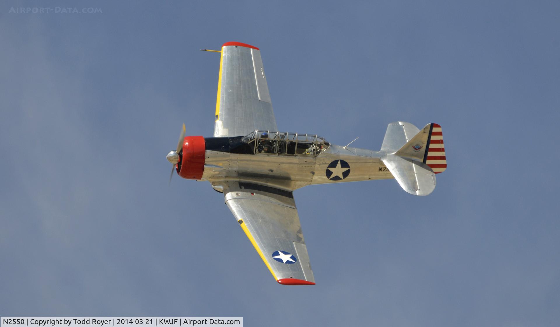 N2550, 1985 North American SNJ-5 Texan C/N 43683, Performing at Fox field