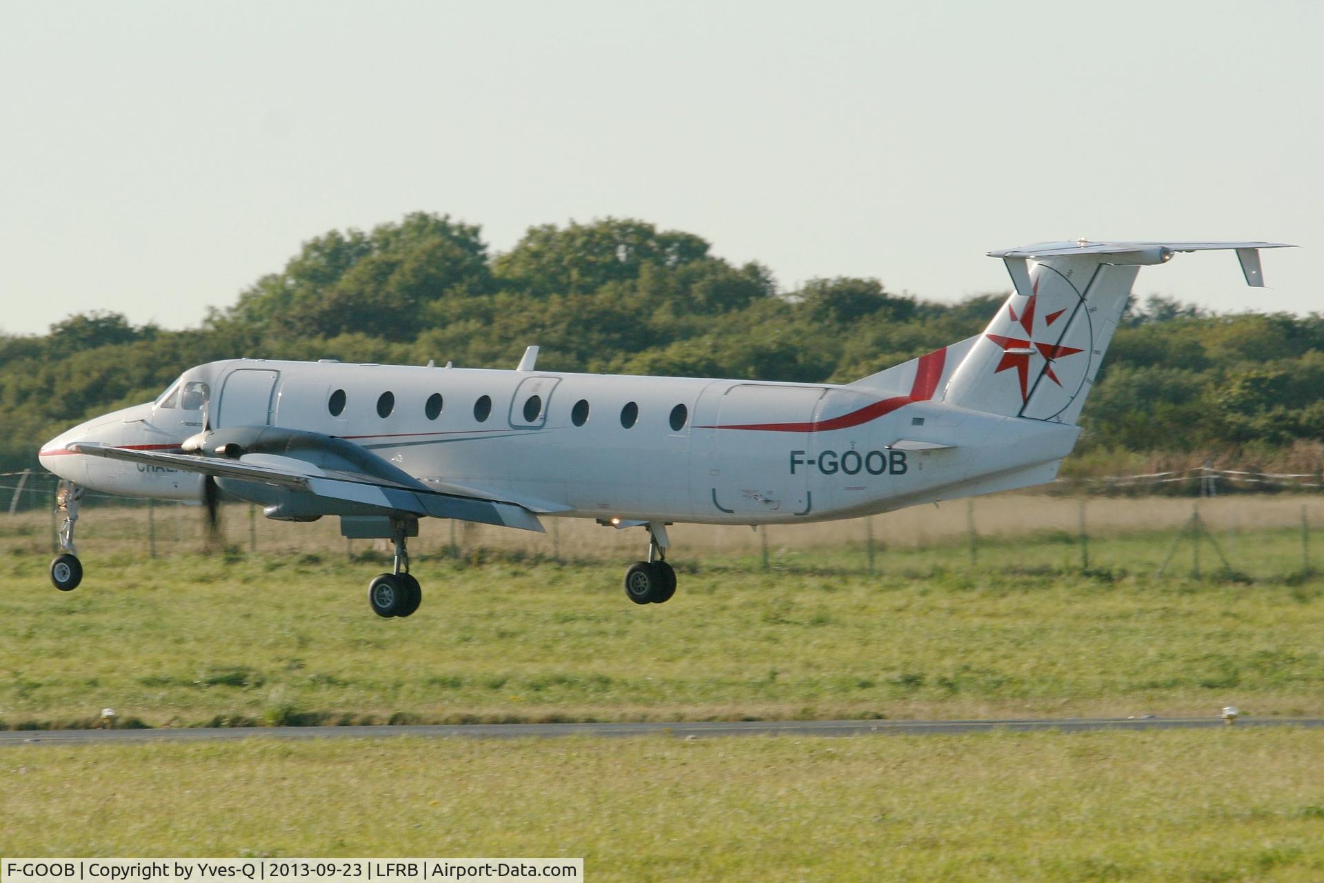 F-GOOB, 1991 Beech 1900C C/N UC-153, Beech 1900C, On final rwy 25L, Brest-Bretagne Airport (LFRB-BES)