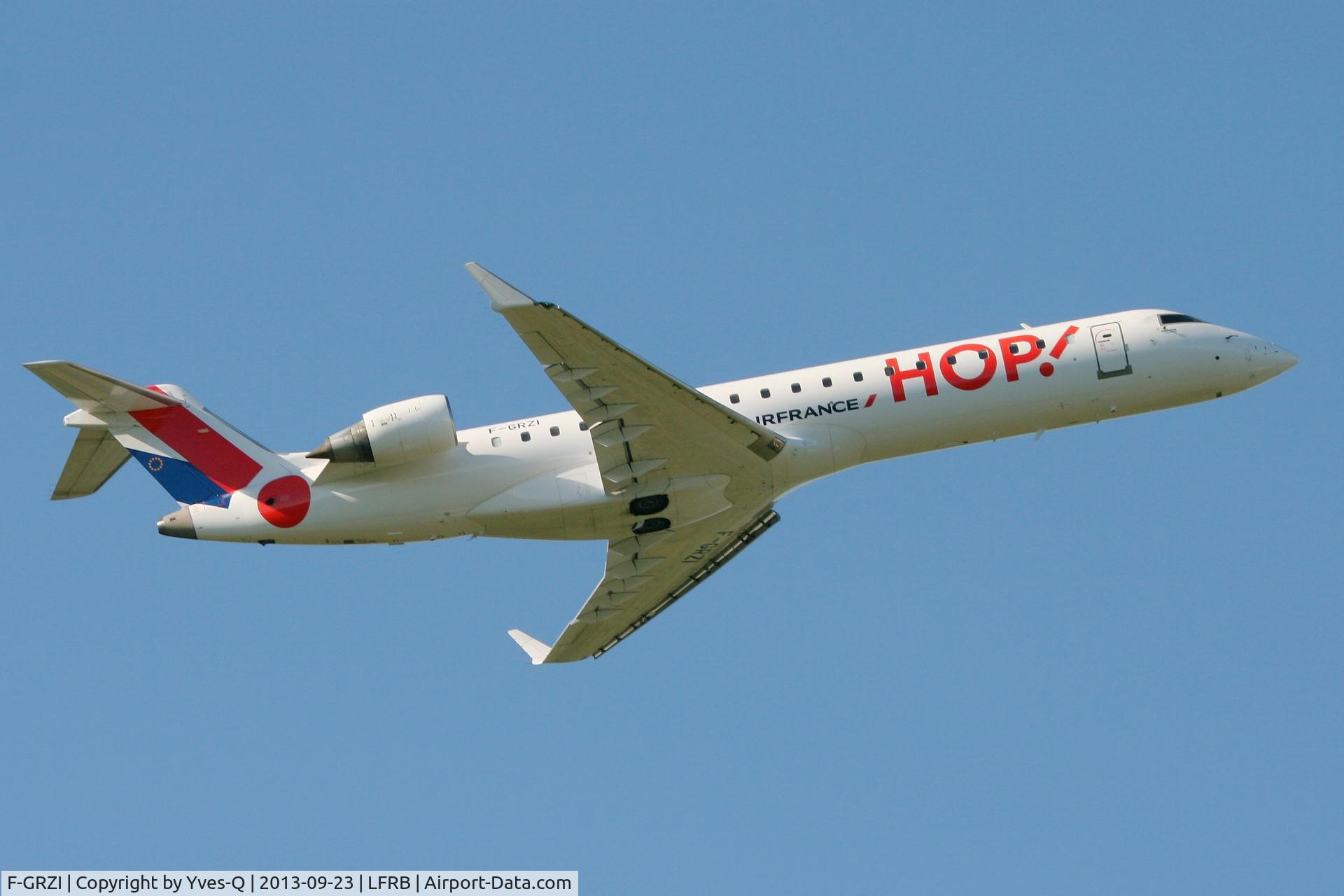 F-GRZI, Canadair CRJ-702 (CL-600-2C10) Regional Jet C/N 10093, Canadair Regional Jet CRJ-702, Take off rwy 07R, Brest-Bretagne Airport (LFRB-BES)