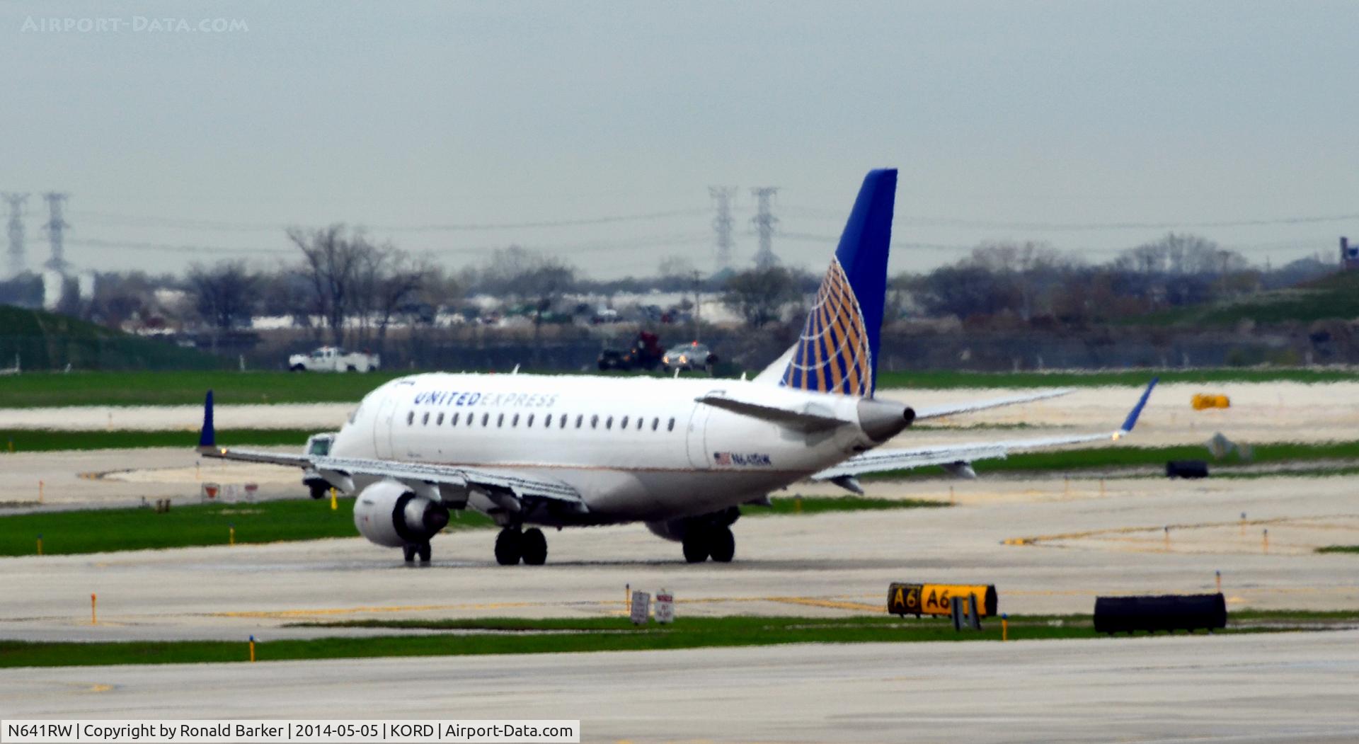 N641RW, 2004 Embraer 170SE (ERJ-170-100SE) C/N 17000062, Taxi O'Hare