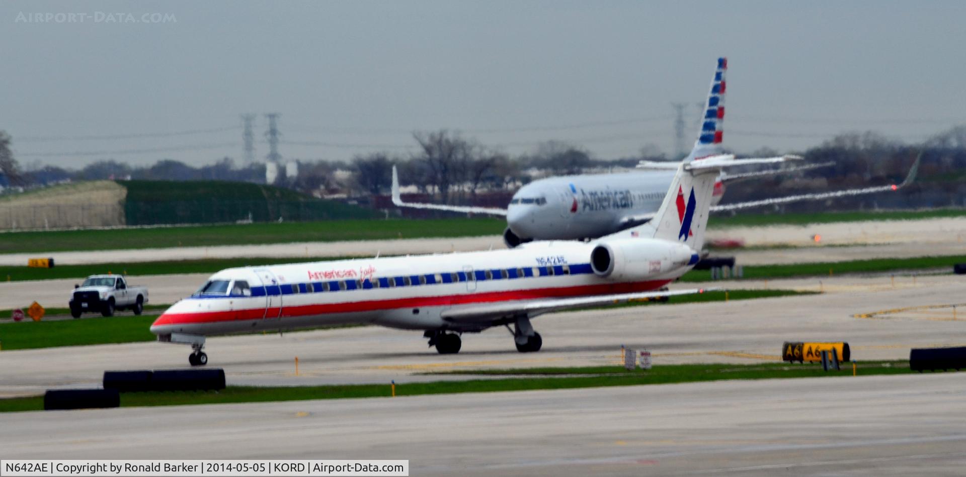 N642AE, 1999 Embraer ERJ-145LR (EMB-145LR) C/N 145193, taxi O'Hare