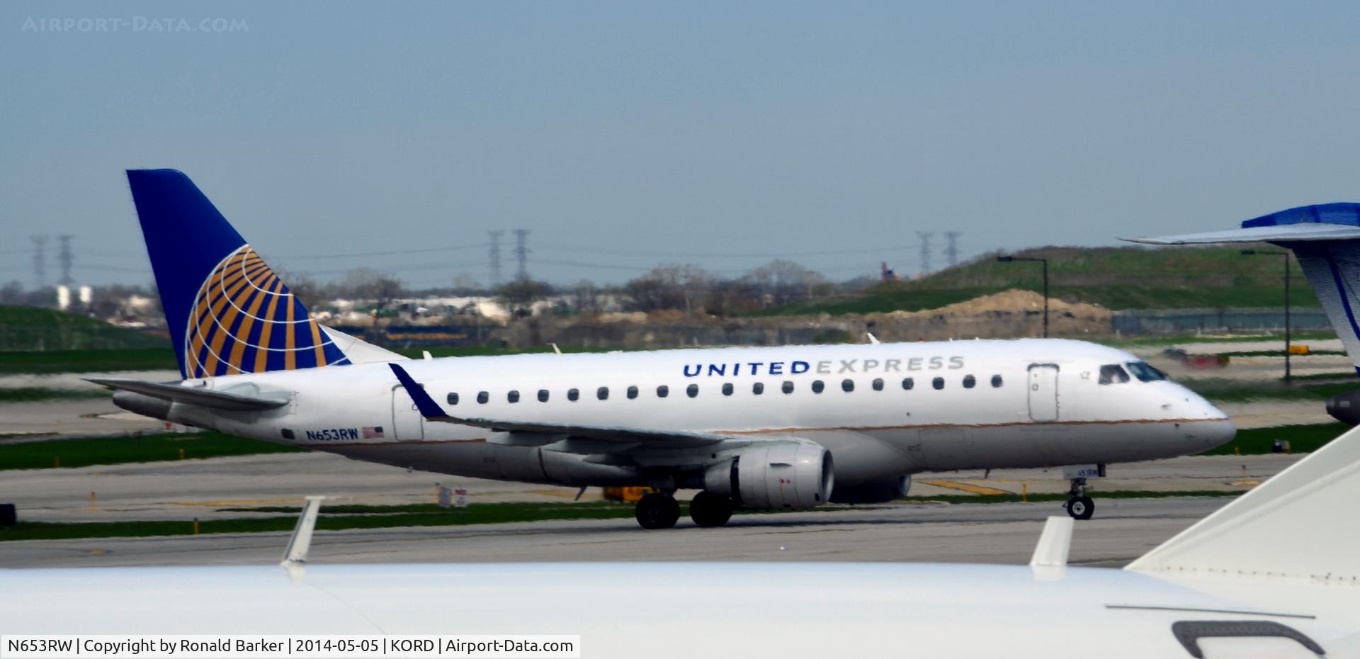 N653RW, 2005 Embraer 170SE (ERJ-170-100SE) C/N 17000076, Taxi O'Hare