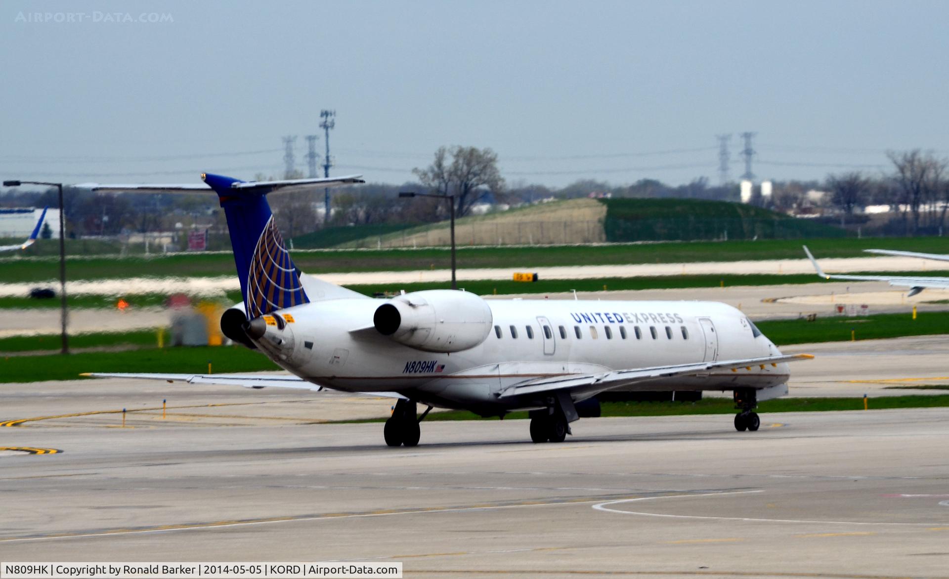 N809HK, 1999 Embraer EMB-145EP (ERJ-145EP) C/N 145187, Taxi O'Hare