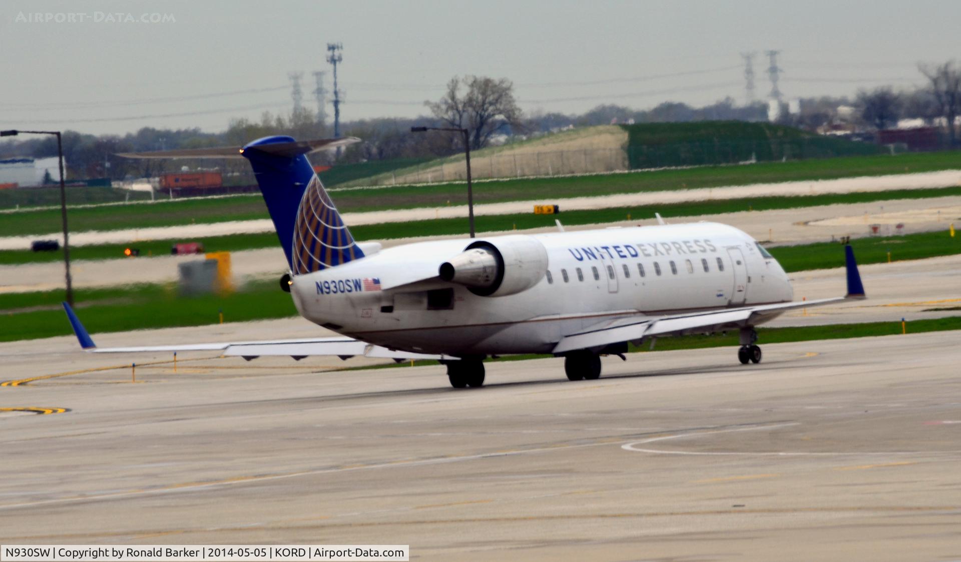 N930SW, 2002 Bombardier CRJ-200LR (CL-600-2B19) C/N 7713, Taxi to park O'Hare