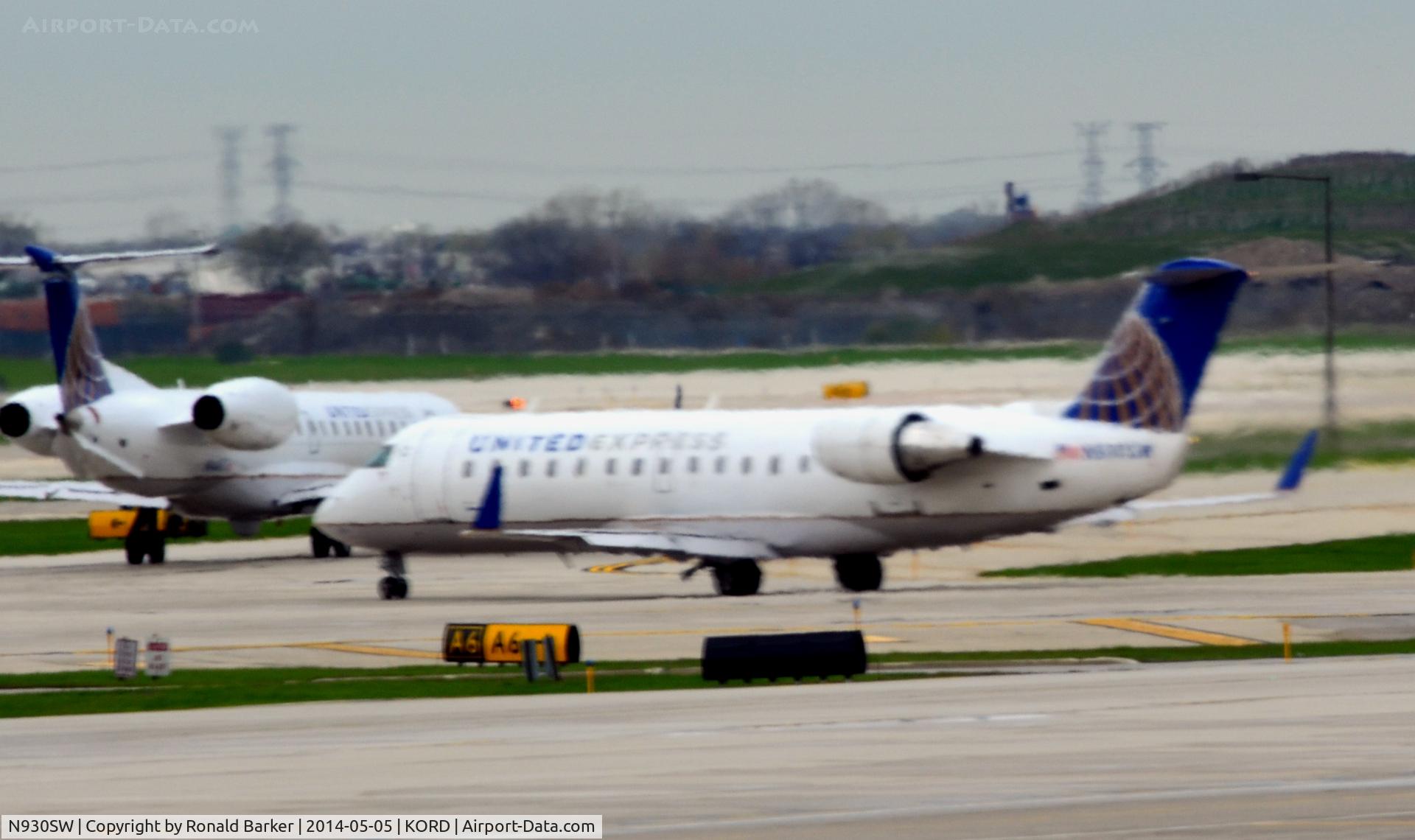 N930SW, 2002 Bombardier CRJ-200LR (CL-600-2B19) C/N 7713, Taxi to park O'Hare
