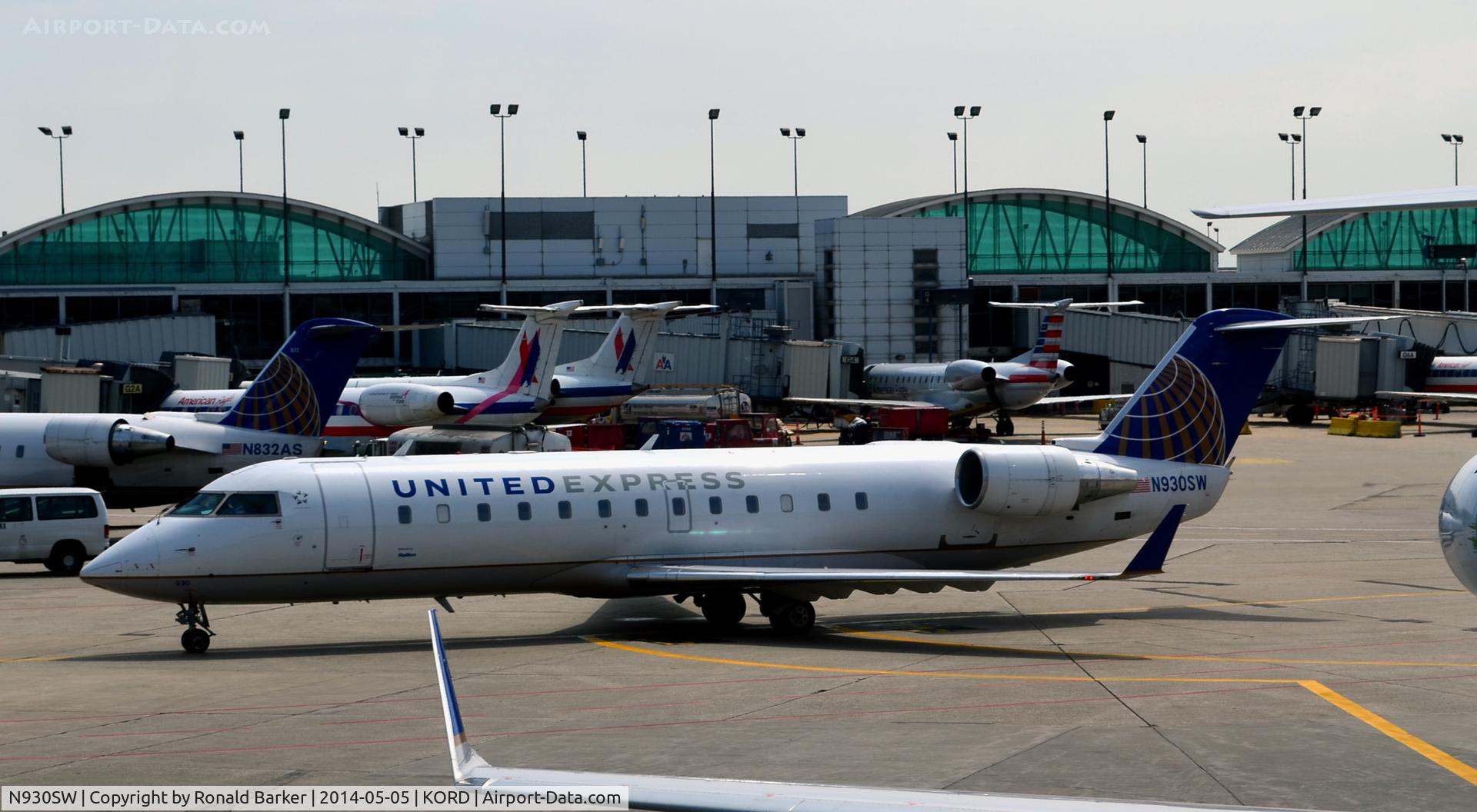 N930SW, 2002 Bombardier CRJ-200LR (CL-600-2B19) C/N 7713, Taxi for takeoff O'Hare