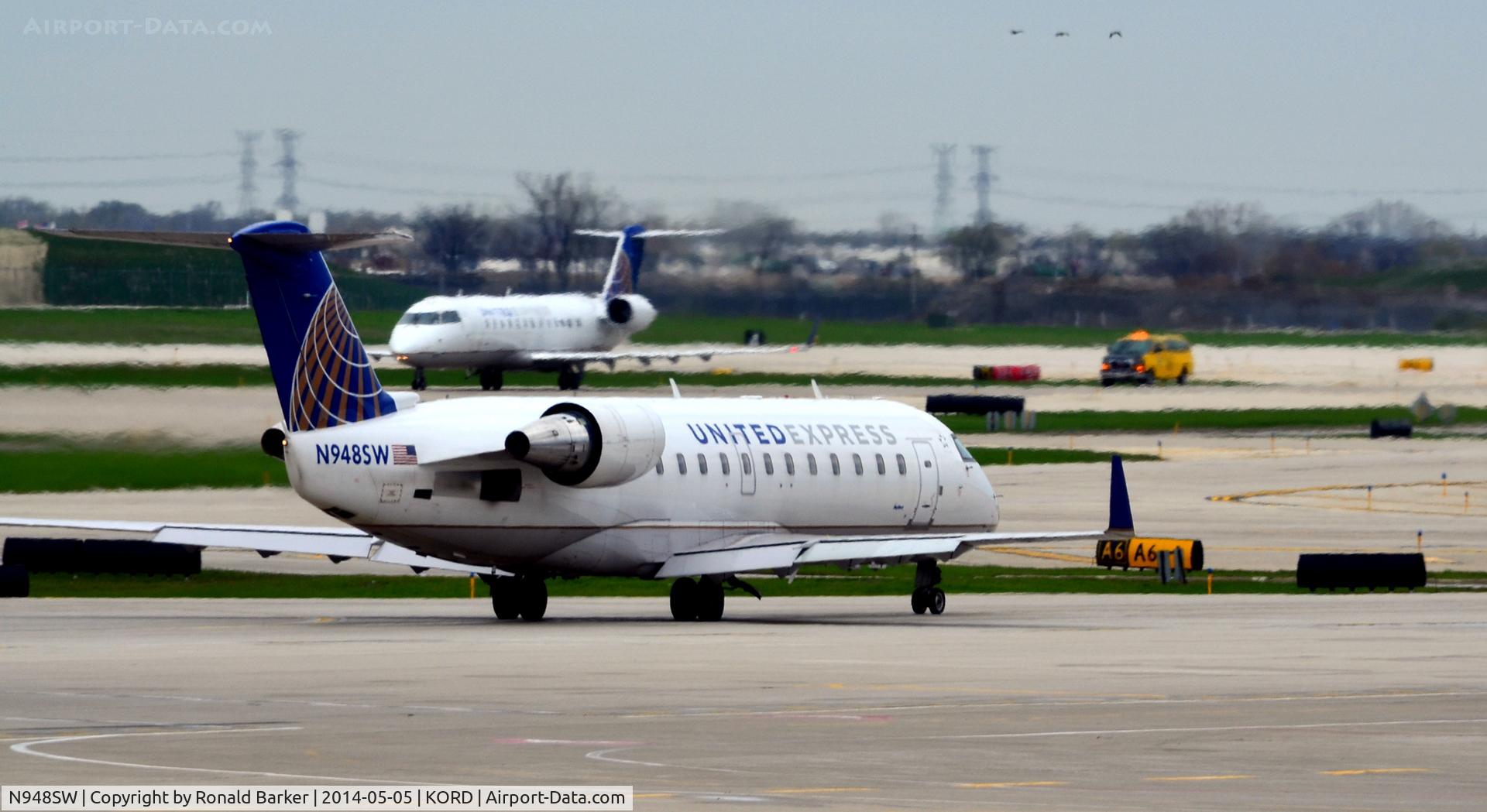 N948SW, 2003 Canadair CL-600-2B19 Regional Jet CRJ-200LR C/N 7789, Taxi O'Hare