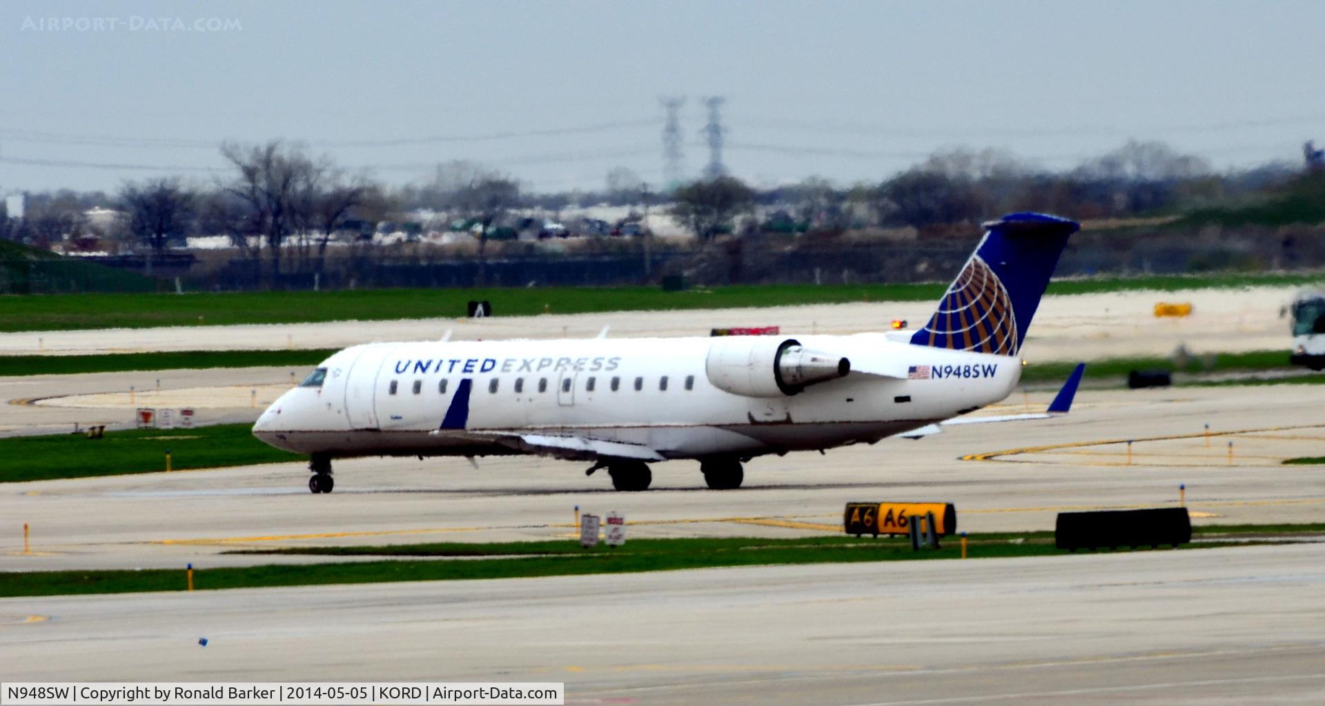 N948SW, 2003 Canadair CL-600-2B19 Regional Jet CRJ-200LR C/N 7789, Taxi O'Hare