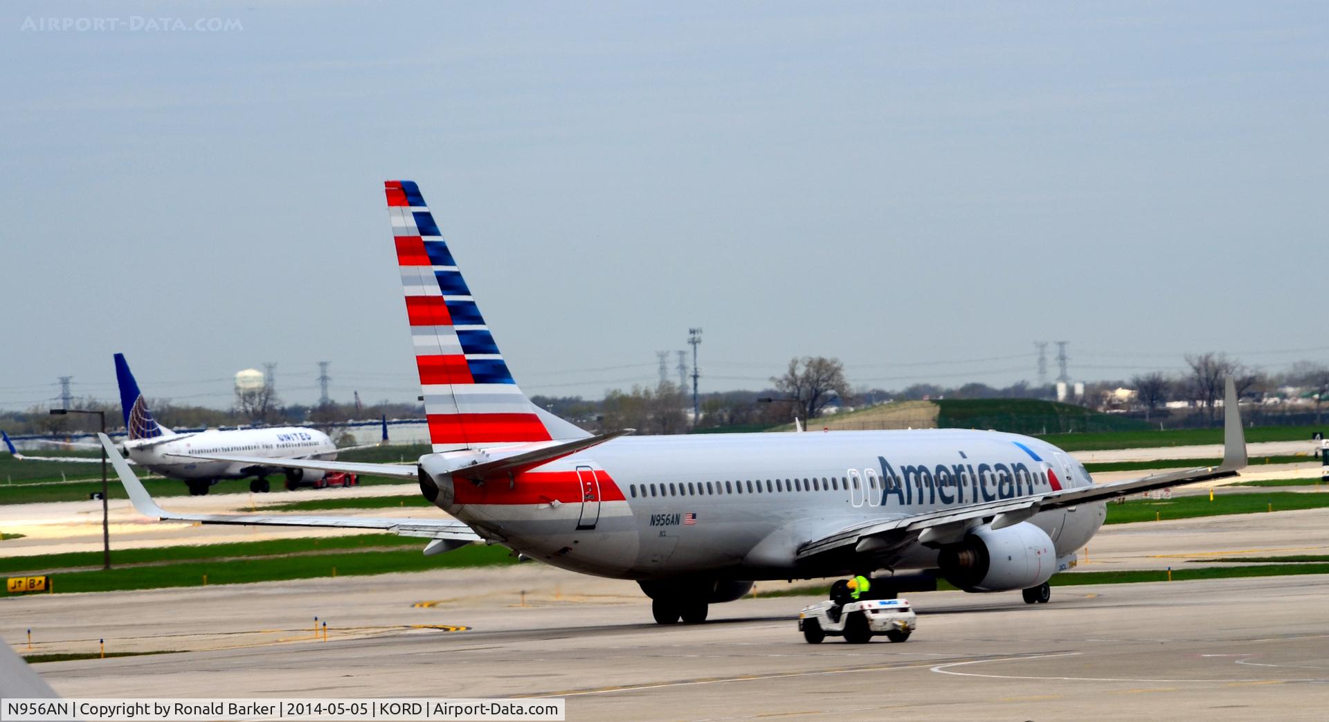 N956AN, 2001 Boeing 737-823 C/N 30090, Taxi O'Hare