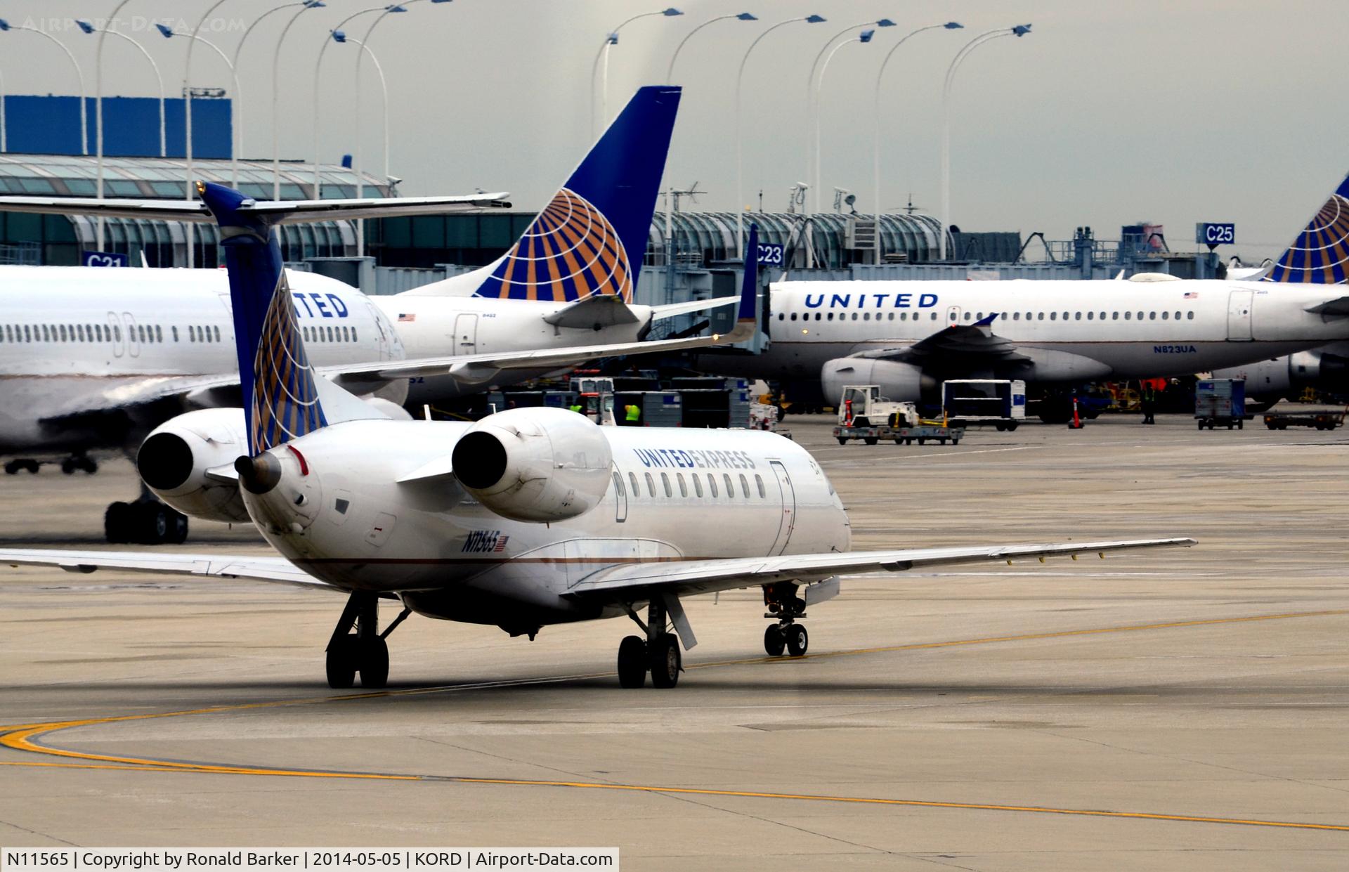 N11565, 2002 Embraer ERJ-145LR (EMB-145LR) C/N 145621, Taxi O'Hare