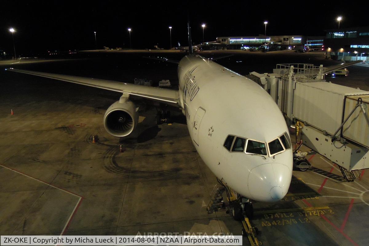 ZK-OKE, 2006 Boeing 777-219/ER C/N 32712, At Auckland