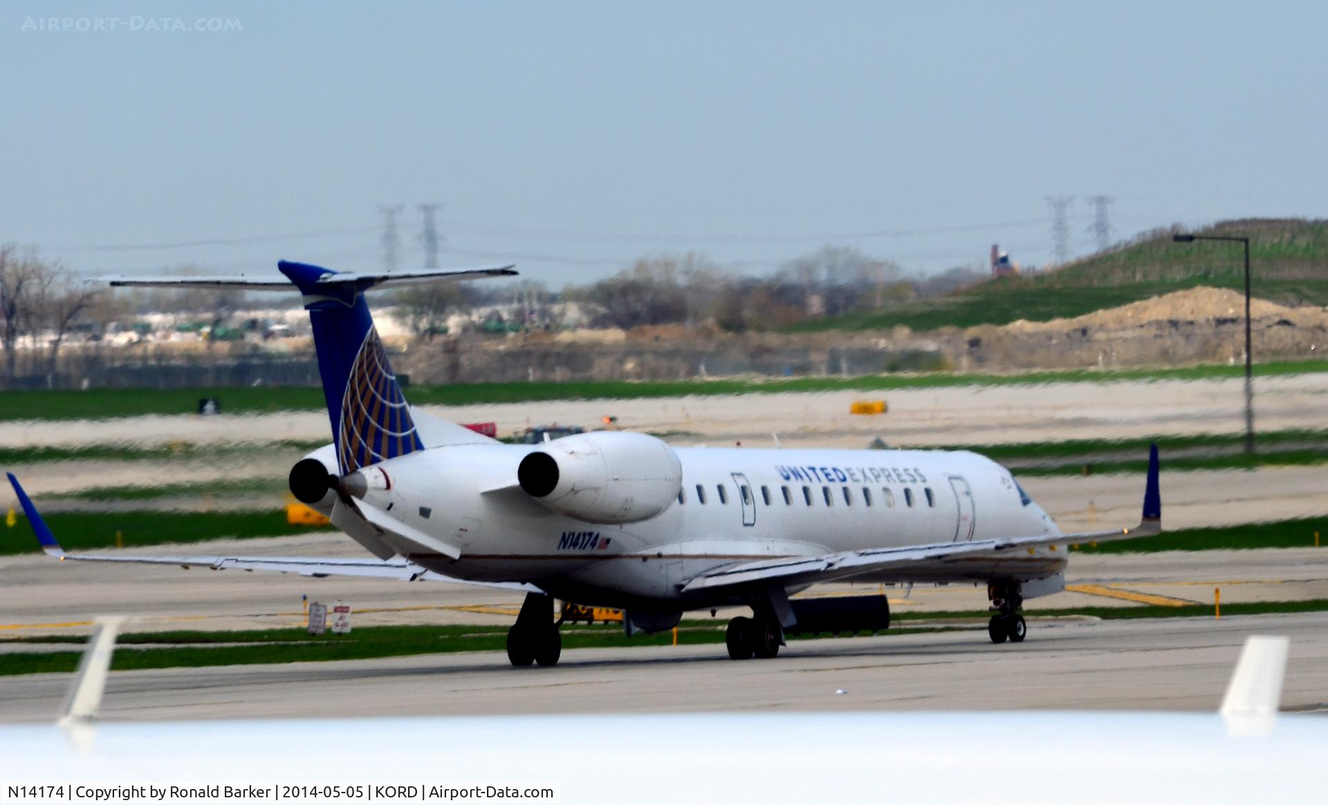 N14174, 2004 Embraer ERJ-145XR (EMB-145XR) C/N 14500876, Taxi O'Hare