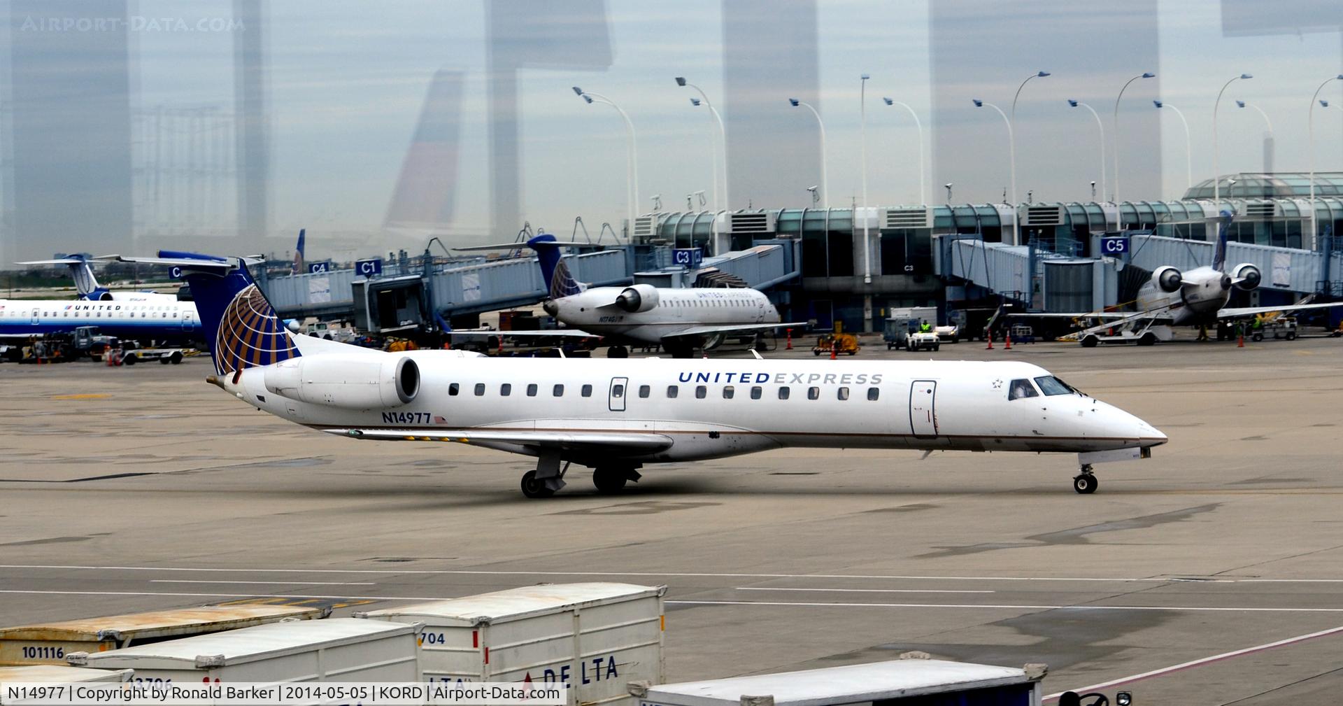 N14977, 1999 Embraer ERJ-145LR (EMB-145LR) C/N 145175, Taxi O'Hare