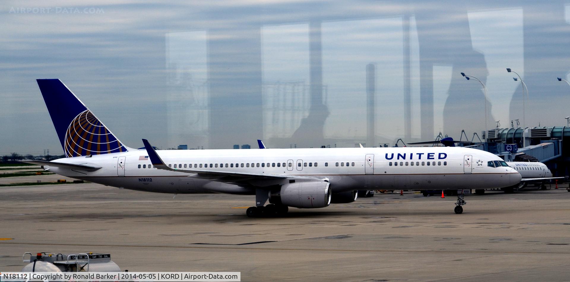 N18112, 1995 Boeing 757-224 C/N 27302, Taxi O'Hare