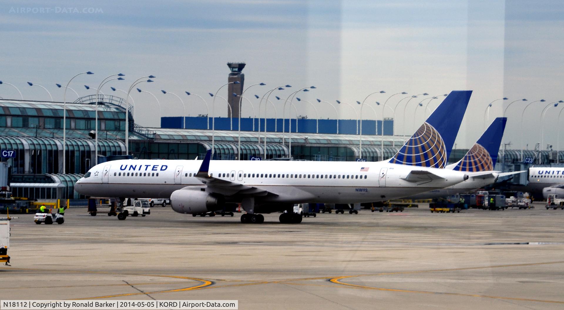 N18112, 1995 Boeing 757-224 C/N 27302, Taxi O'Hare
