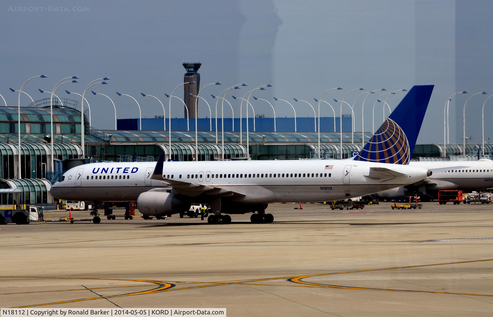 N18112, 1995 Boeing 757-224 C/N 27302, Pushback  O'Hare