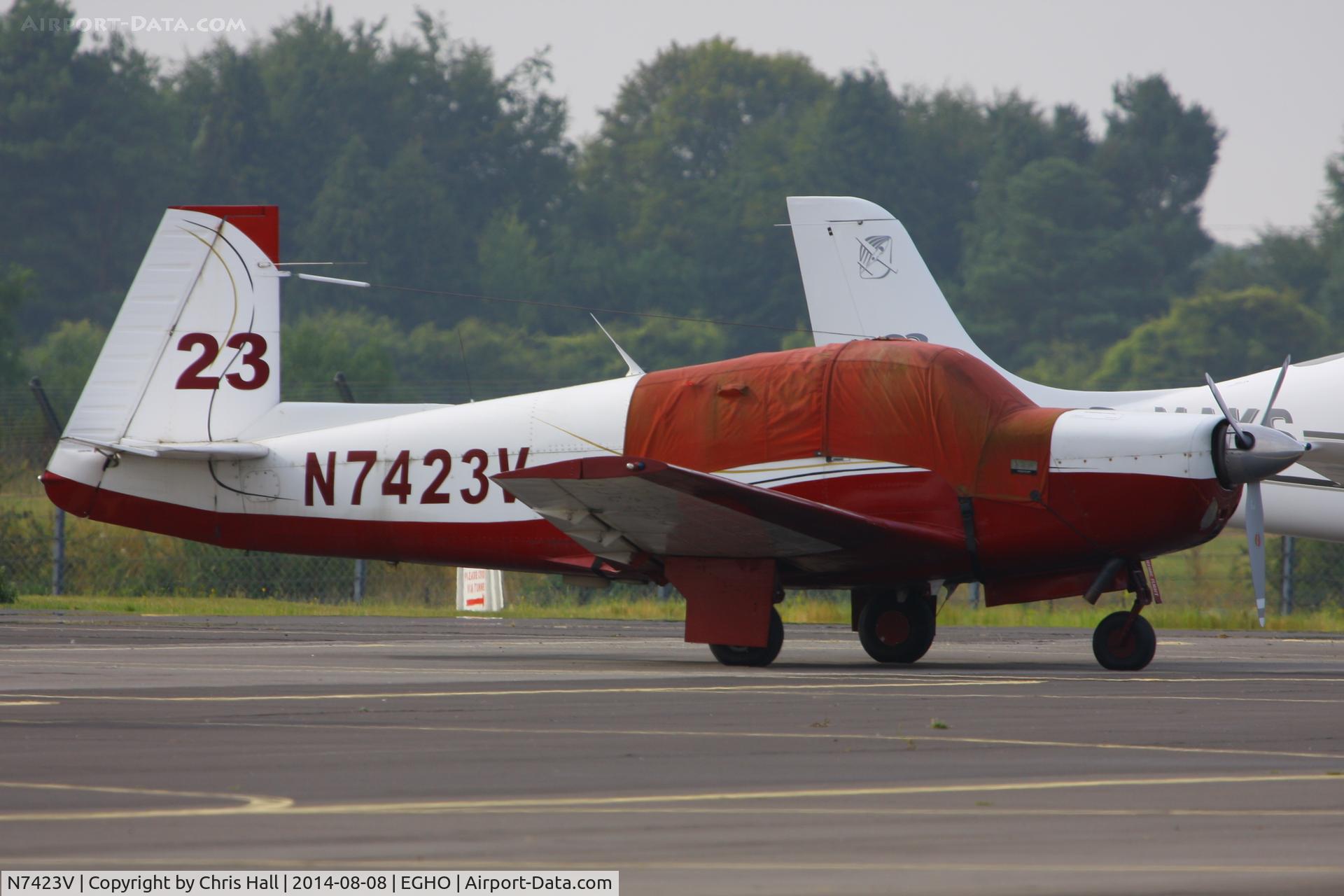 N7423V, 1975 Mooney M20E C/N 21-1163, at Thruxton Aerodrome