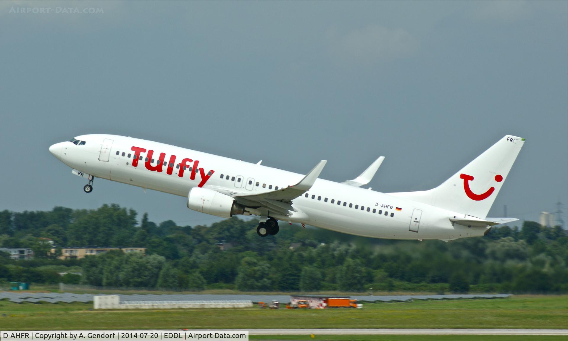 D-AHFR, 2000 Boeing 737-8K5 C/N 30593, TUifly (all white), is here powerful lifting off at Düsseldorf Int'l(EDDL)