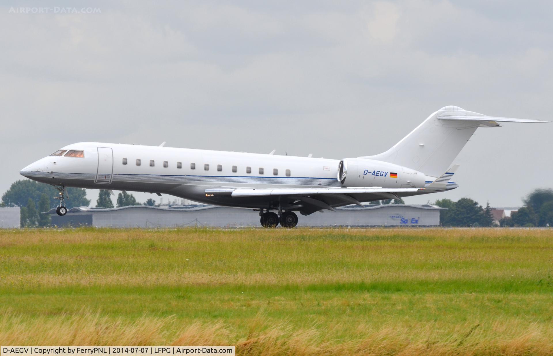 D-AEGV, 2003 Bombardier BD-700-1A10 Global Express C/N 9081, Global Express landing in CDG