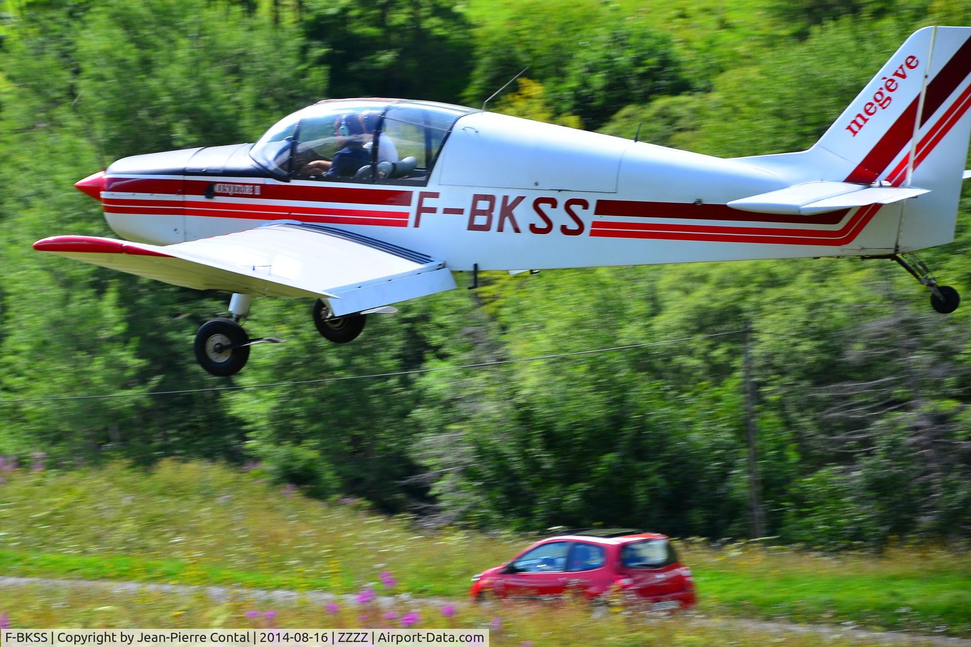 F-BKSS, SAN Jodel D-140C Mousquetaire III C/N 107, The MEGEVE flying club's instructors often train their pupils at Valloire:
www.mairie-valloire.fr/fr/index.aspx