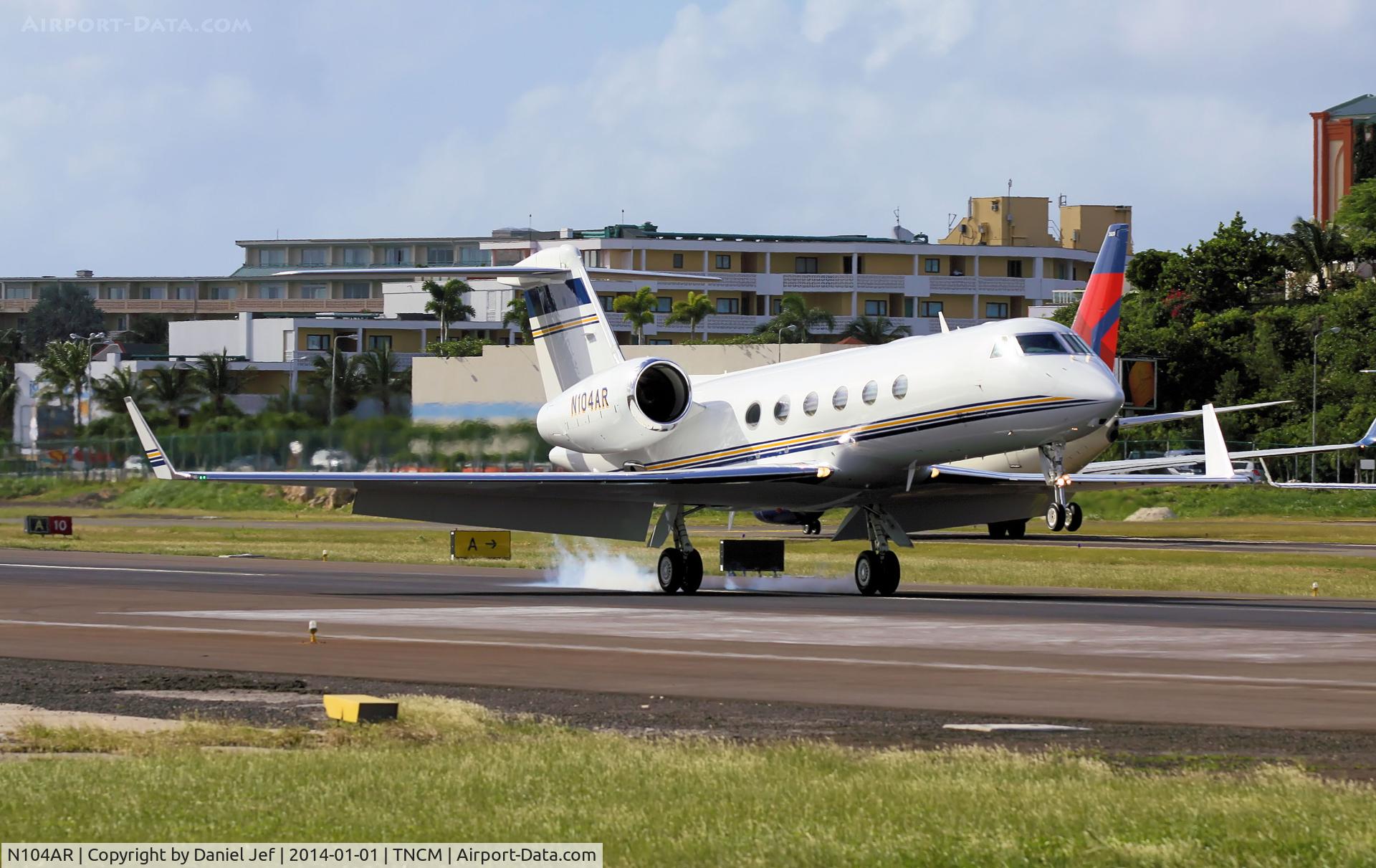 N104AR, 2011 Gulfstream Aerospace GIV-X (G450) C/N 4223, N104AR