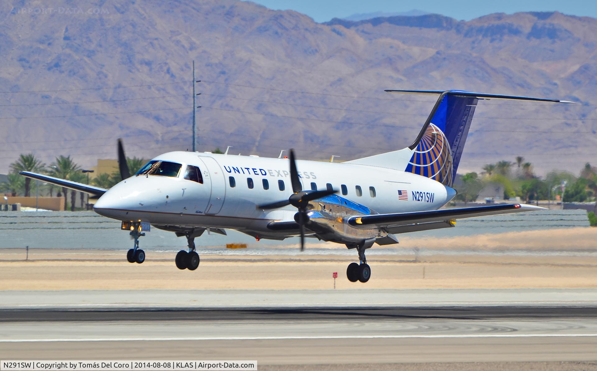 N291SW, 1996 Embraer EMB-120ER Brasilia C/N 120.318, N291SW United Express 1996 Embraer EMB-120ER Brasilia - cn 120318

Las Vegas - McCarran International Airport (LAS / KLAS)
USA - Nevada August 8, 2014
Photo: Tomás Del Coro