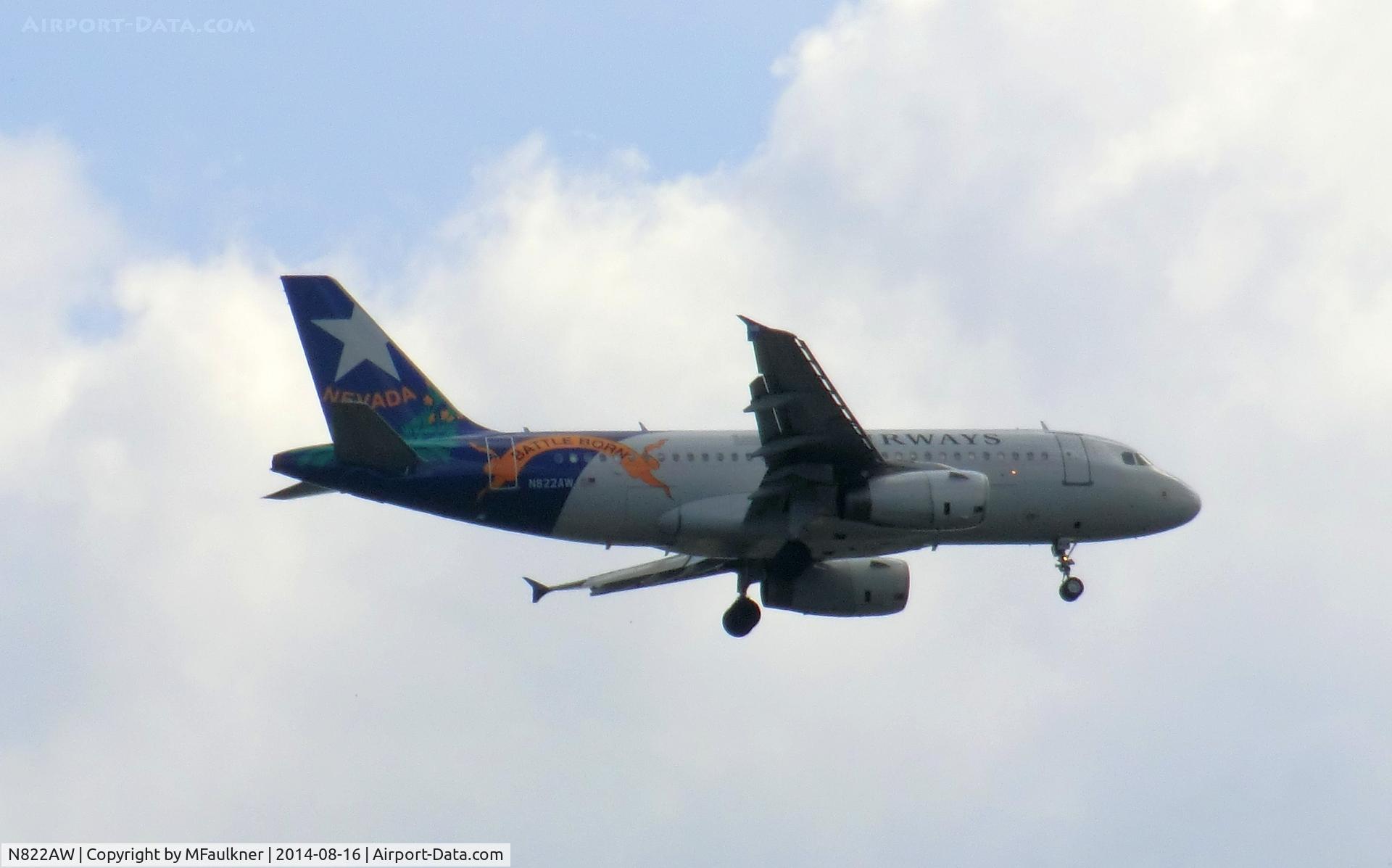 N822AW, 2000 Airbus A319-132 C/N 1410, N822AW on approach to 25L at KMKE